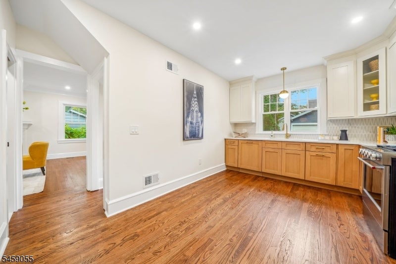 97 Oakview Ave