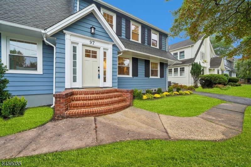 97 Oakview Ave