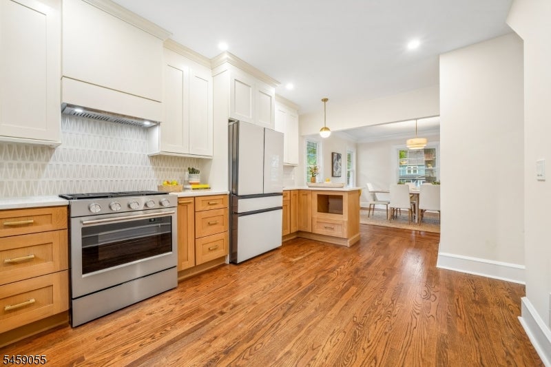 97 Oakview Ave
