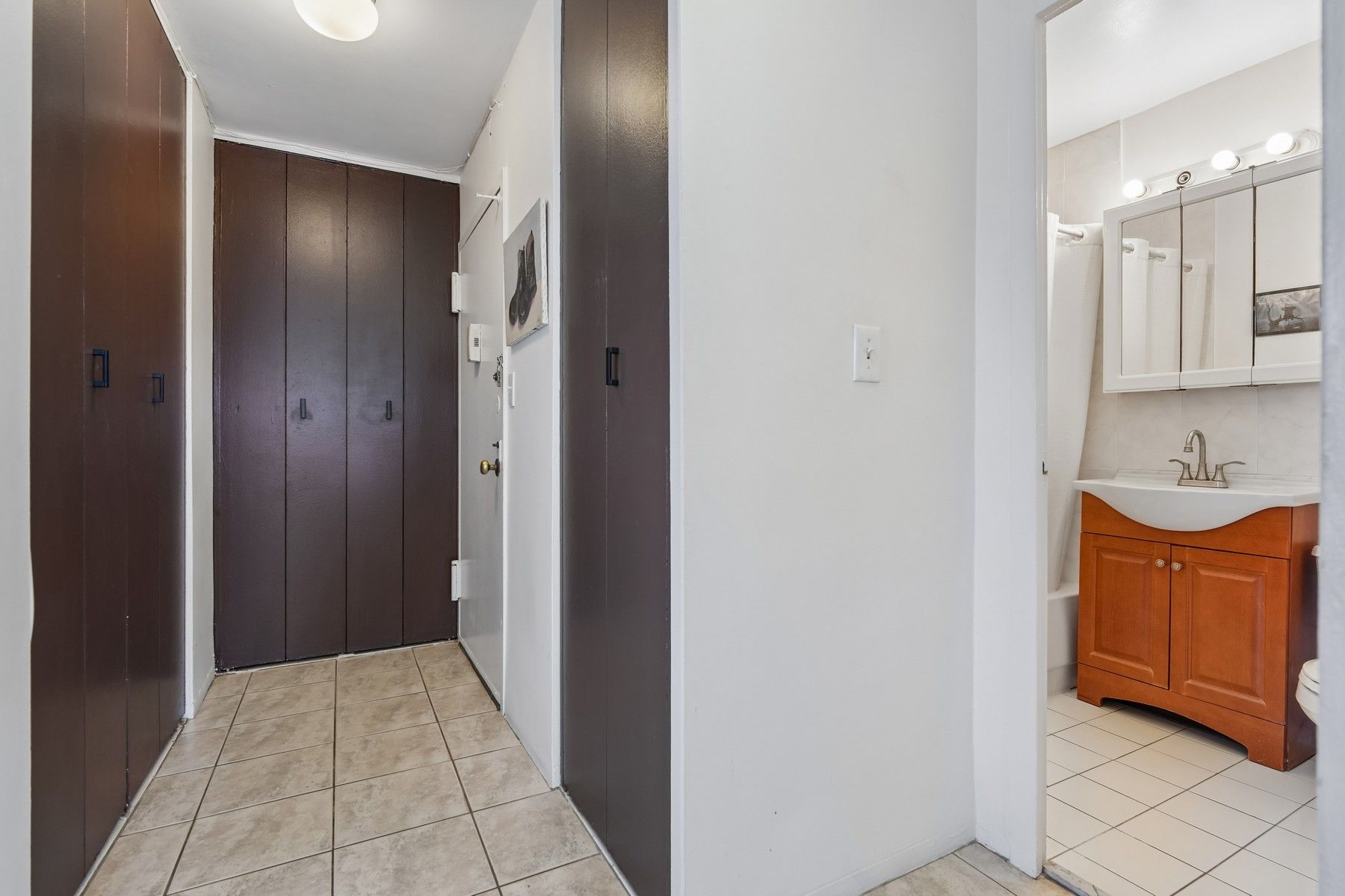 135 Montgomery Street, Apt 2F 