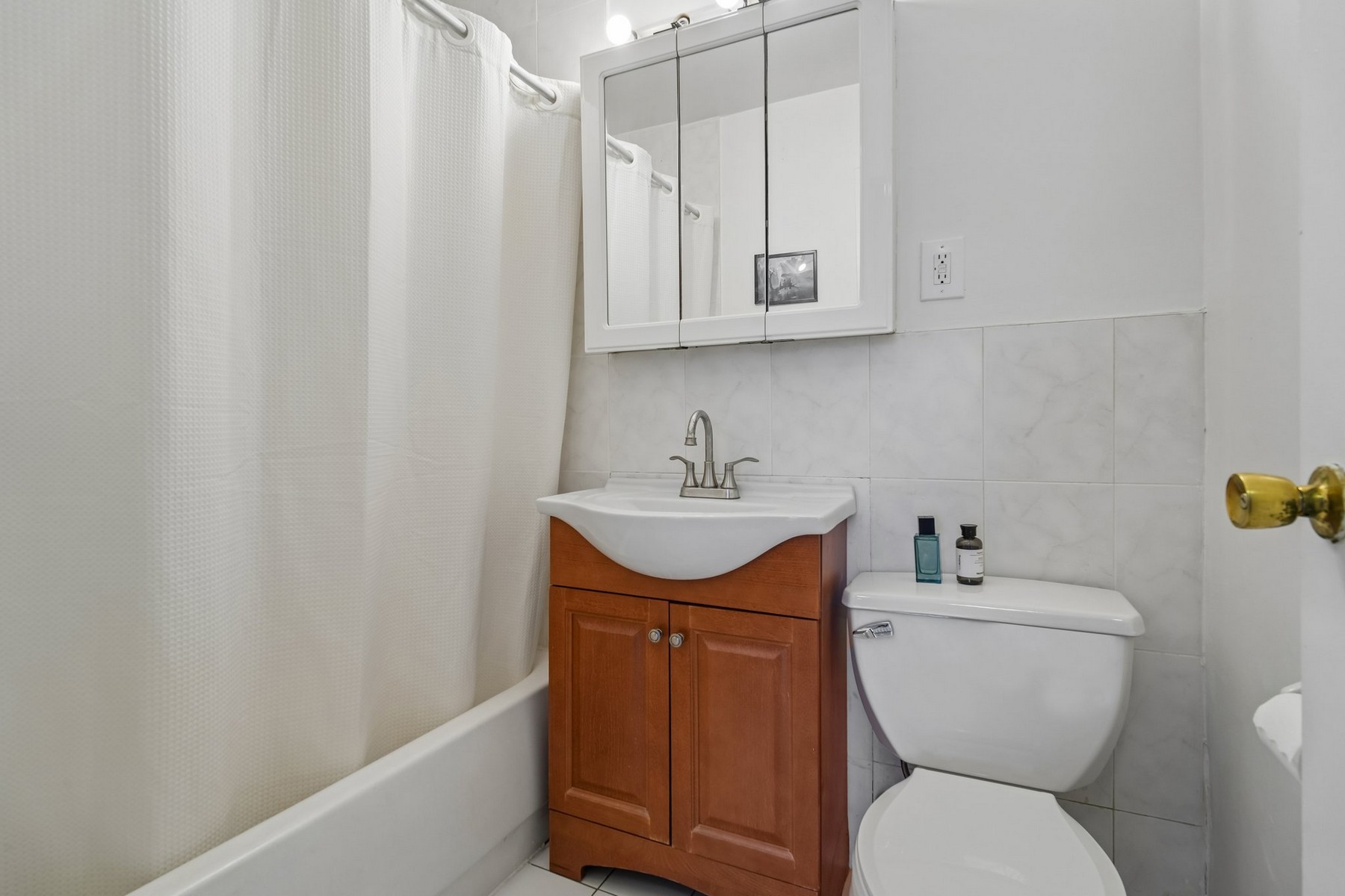 135 Montgomery Street, Apt 2F 