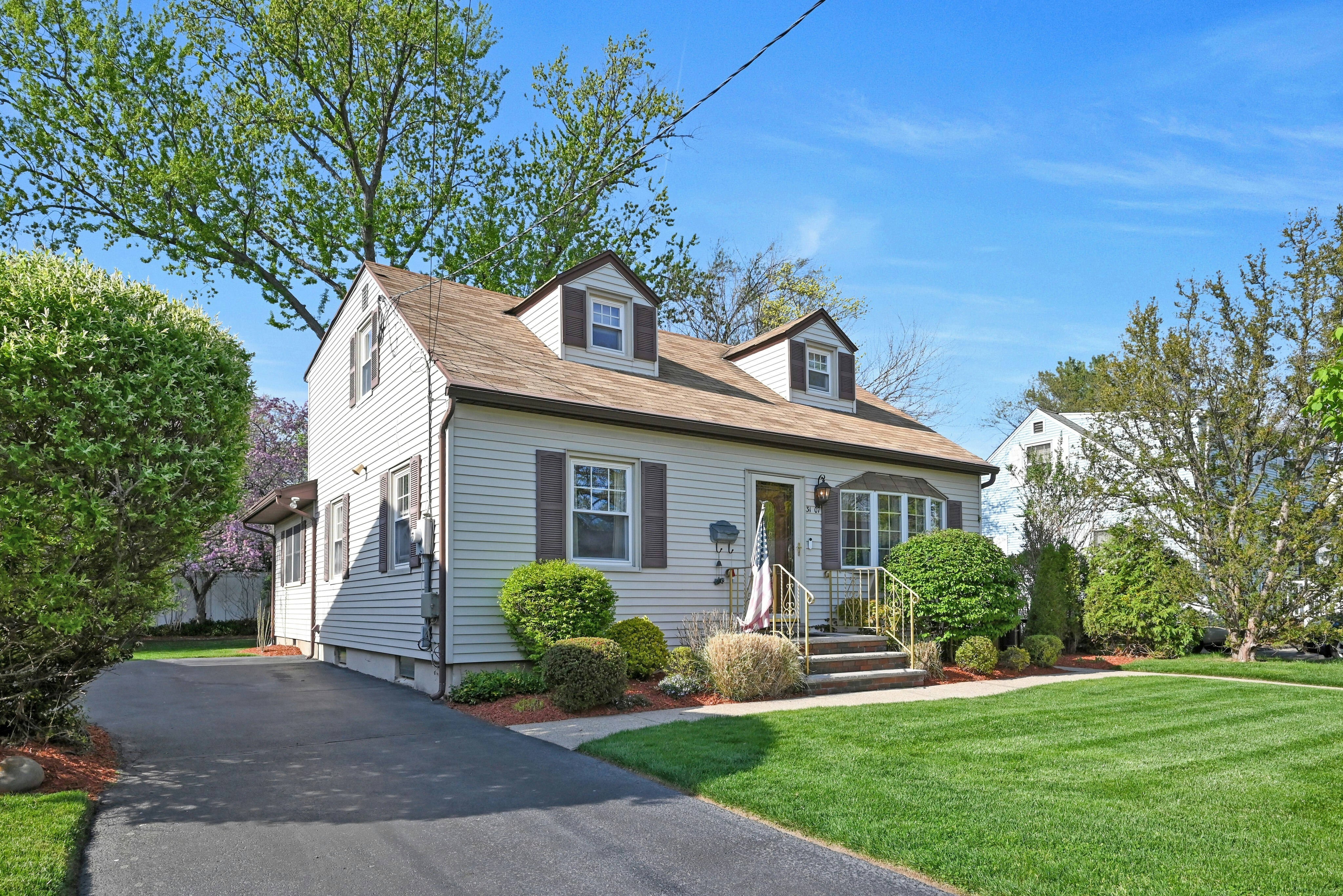 31-07 Nicholson Drive 