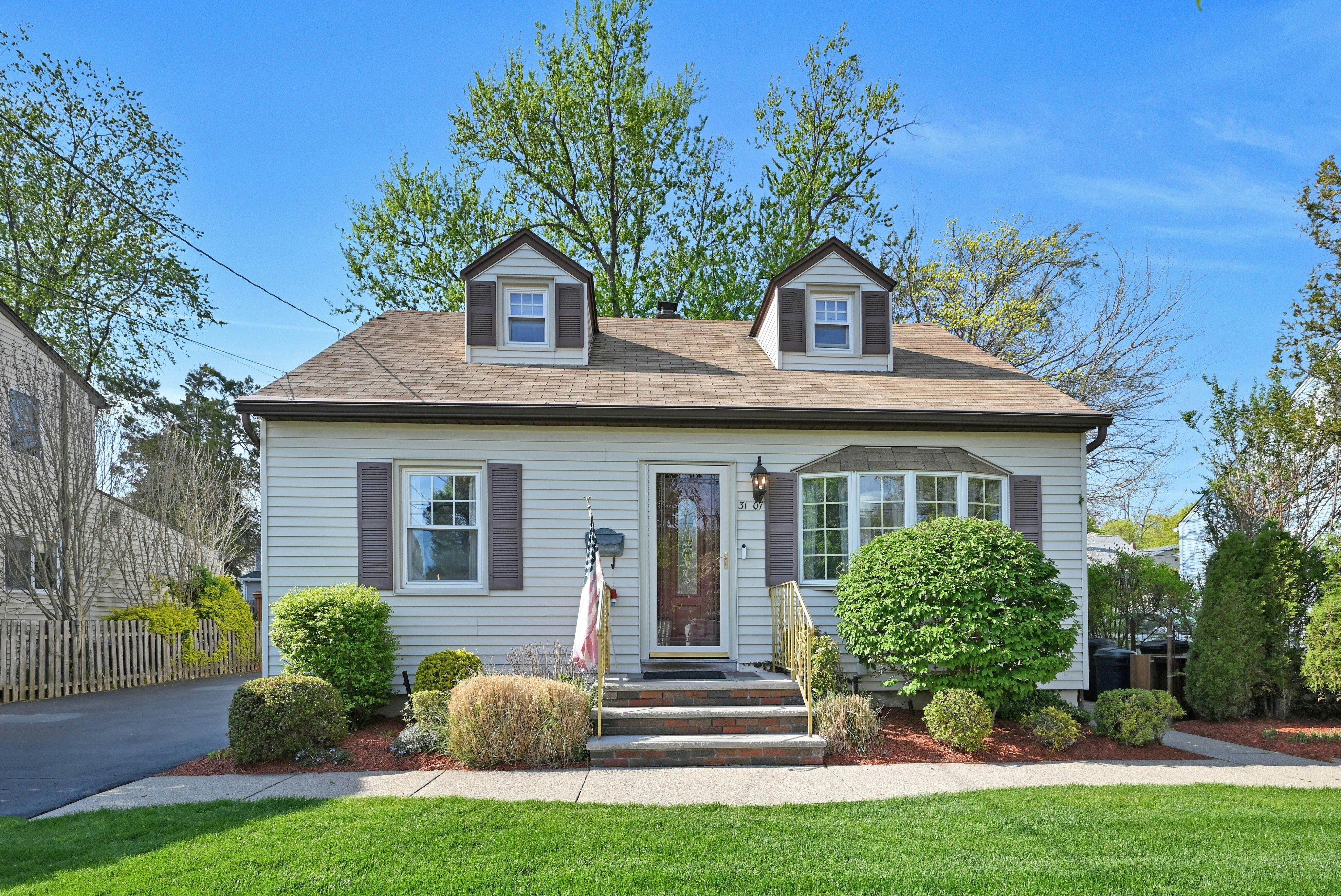 31-07 Nicholson Drive 