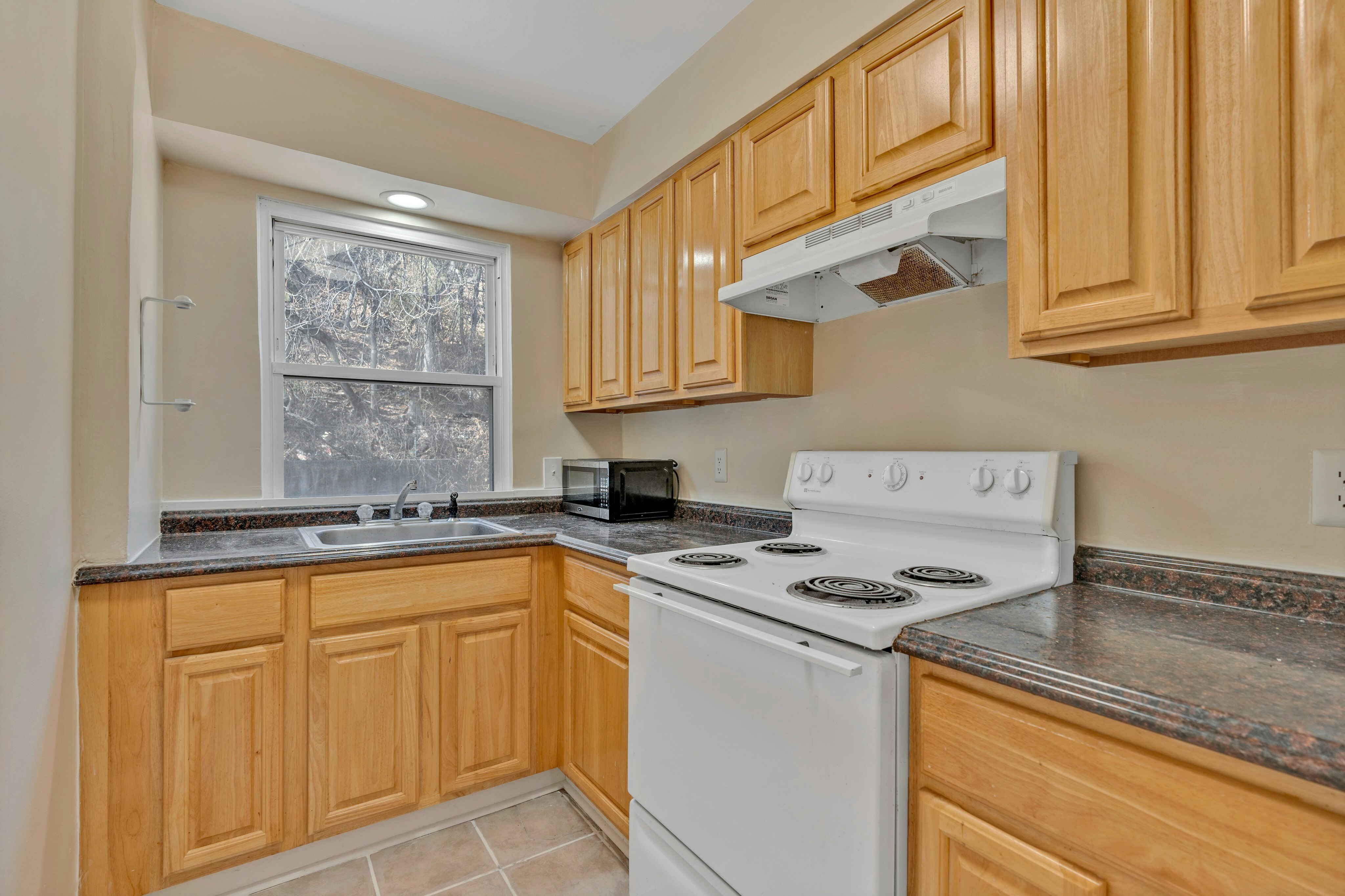426 Undercliff Avenue 2R
