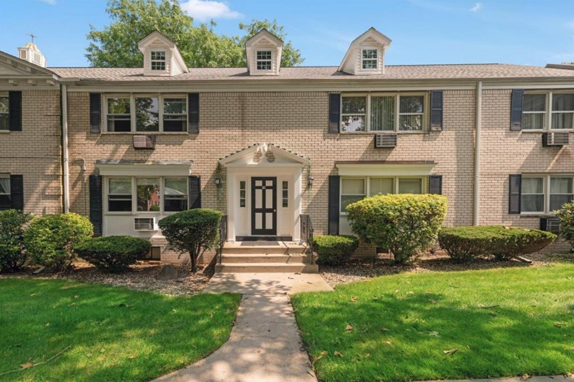10 Oxford Court, Unit 7911