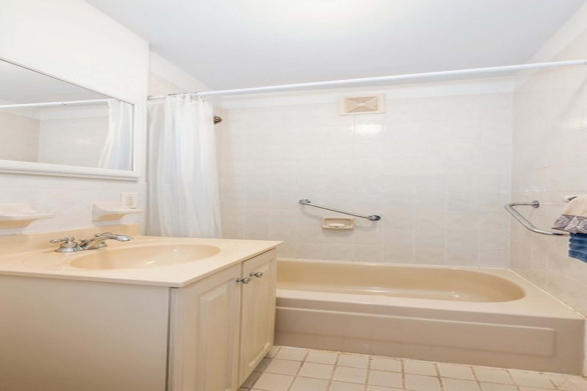 68-15 Selfridge St, Unit #5C