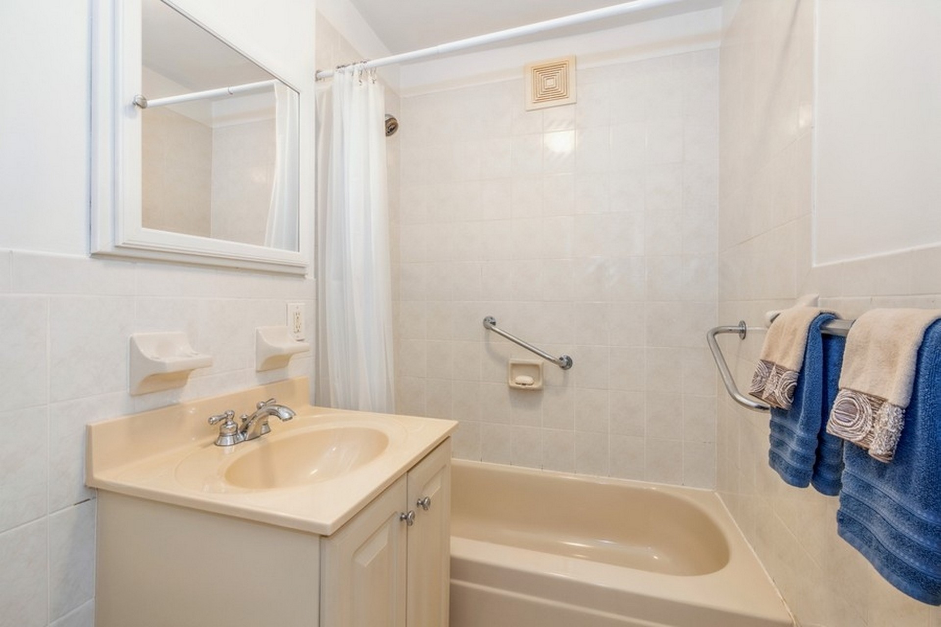 68-15 Selfridge St, Unit #5C