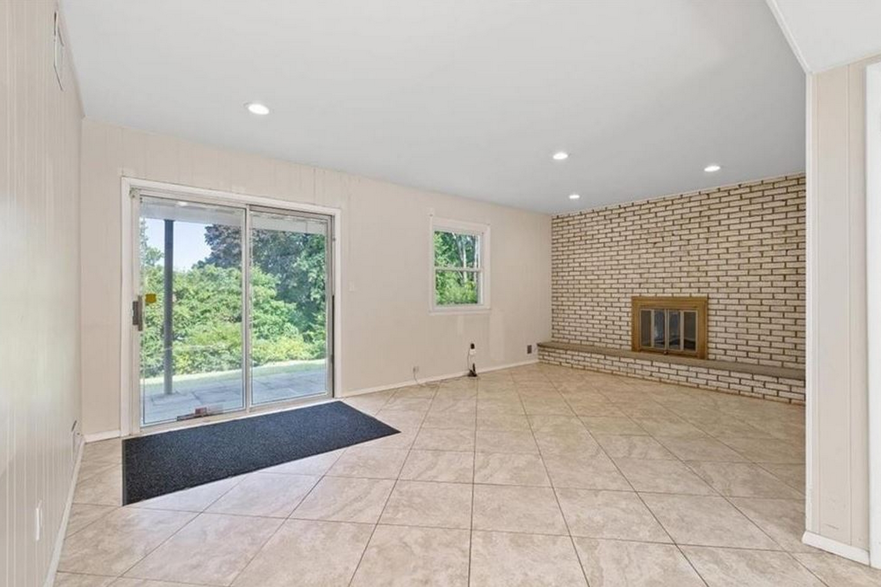 75 Lester Dr