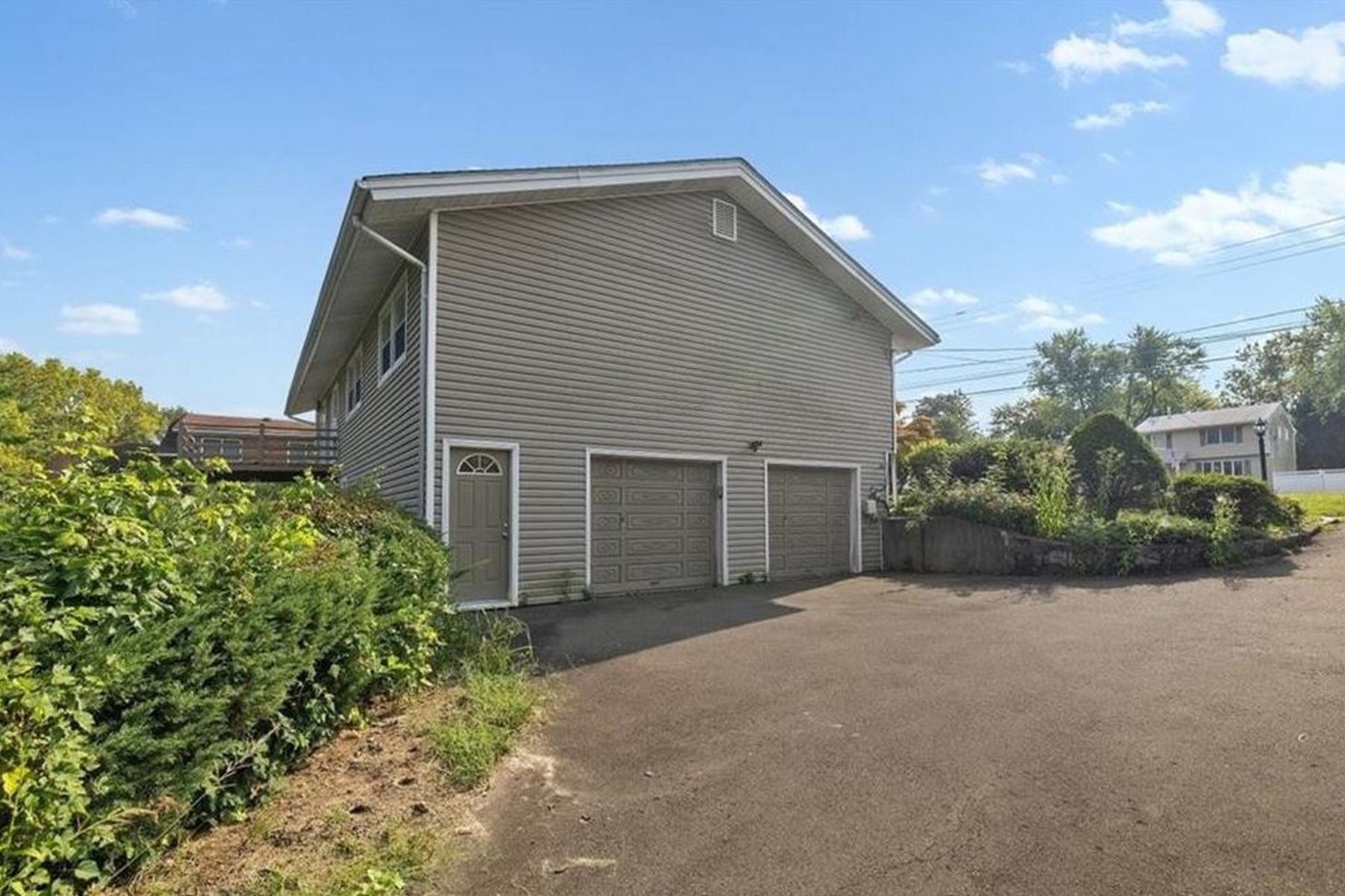 75 Lester Dr