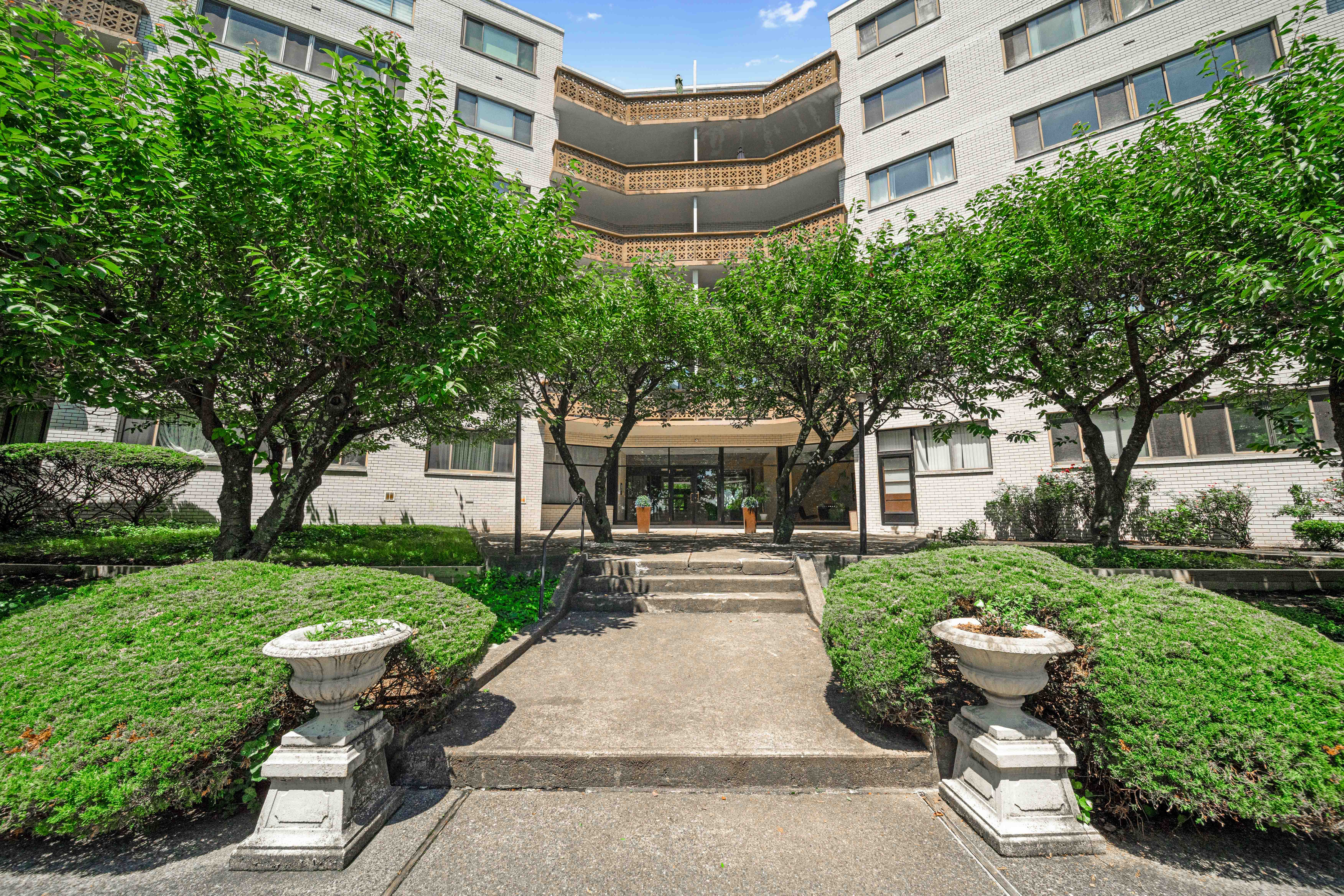 1375 River Road #2B