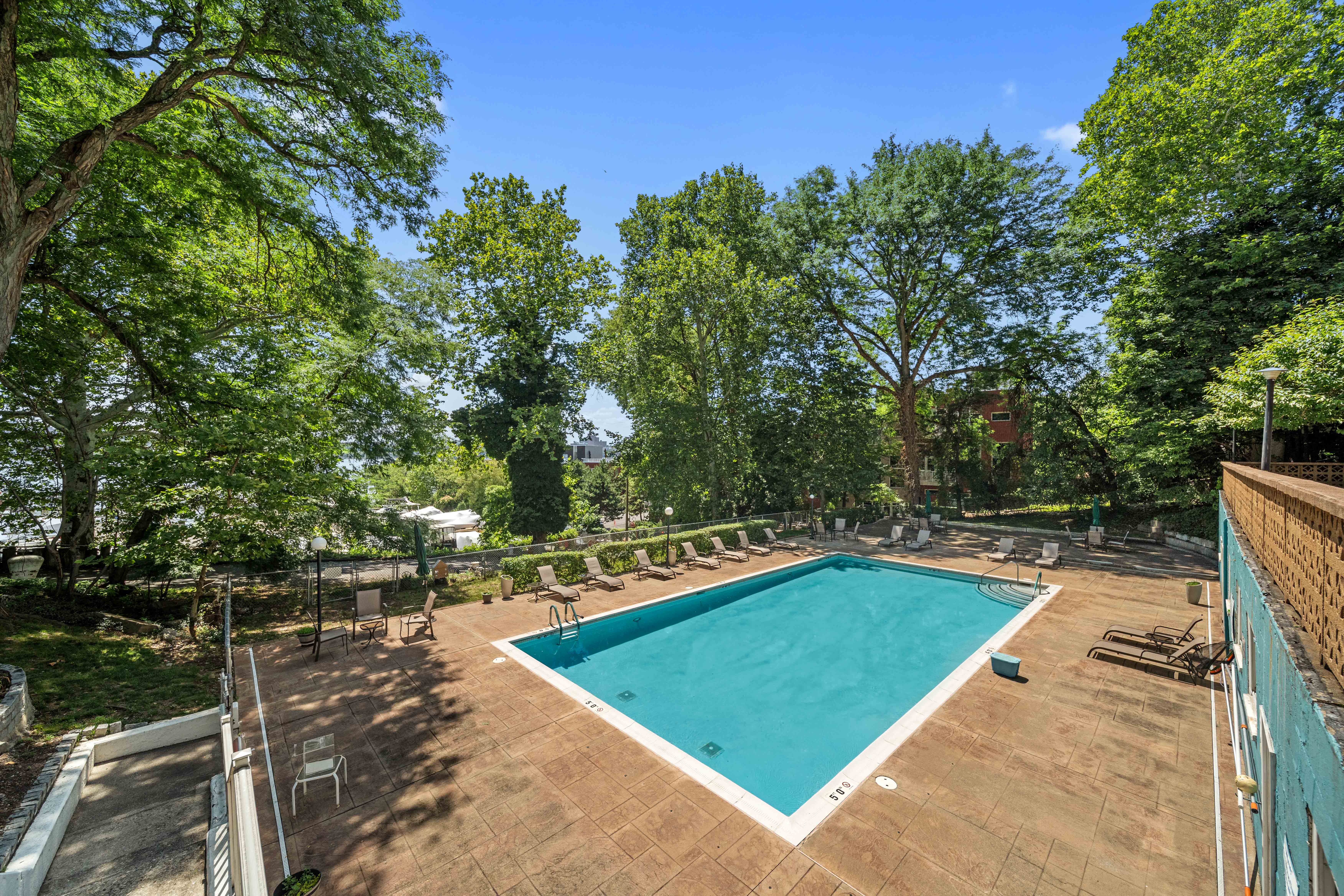 1375 River Road #2B