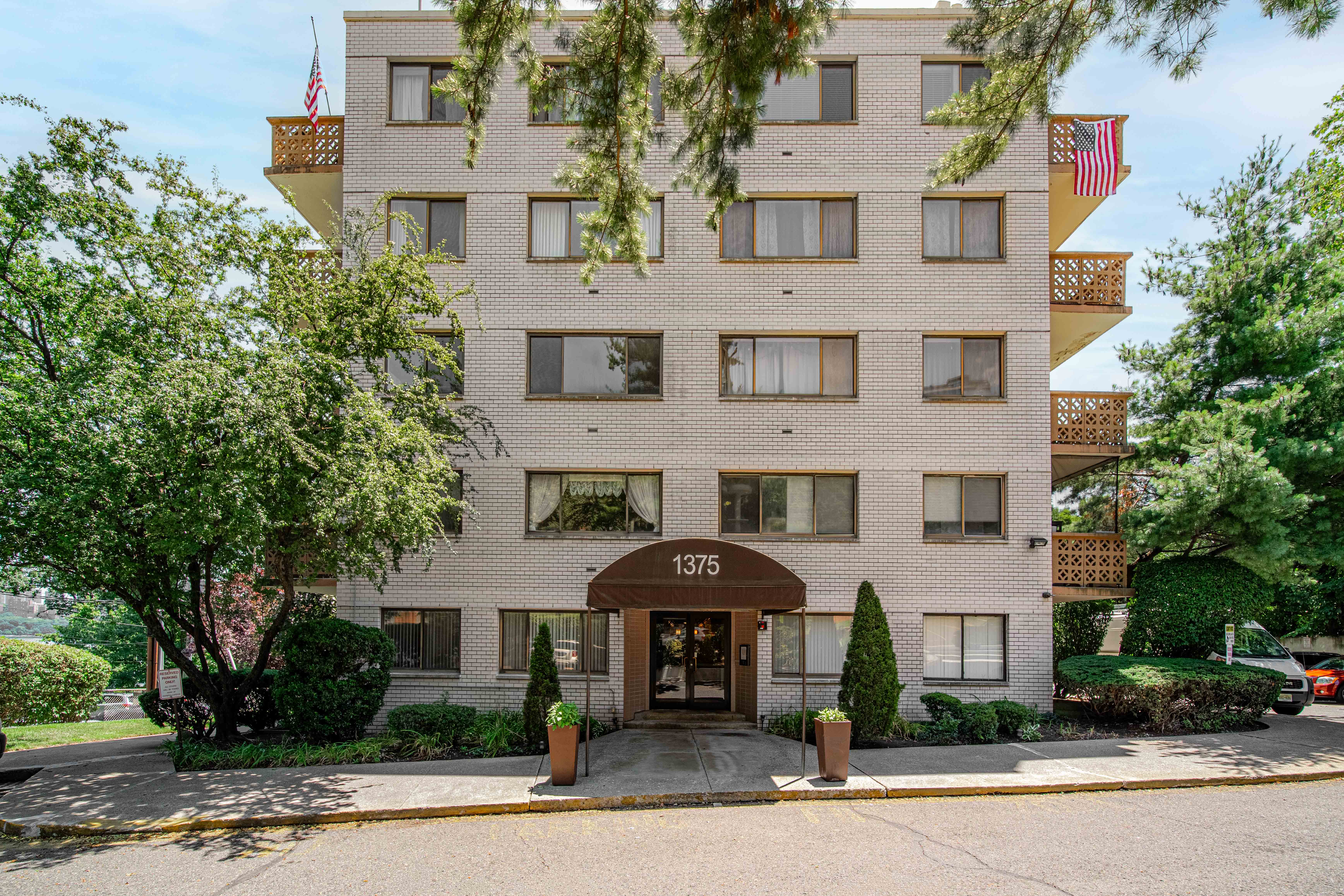 1375 River Road #2B