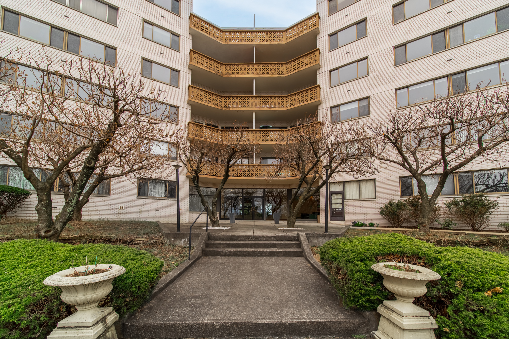 1375 River Road #2B