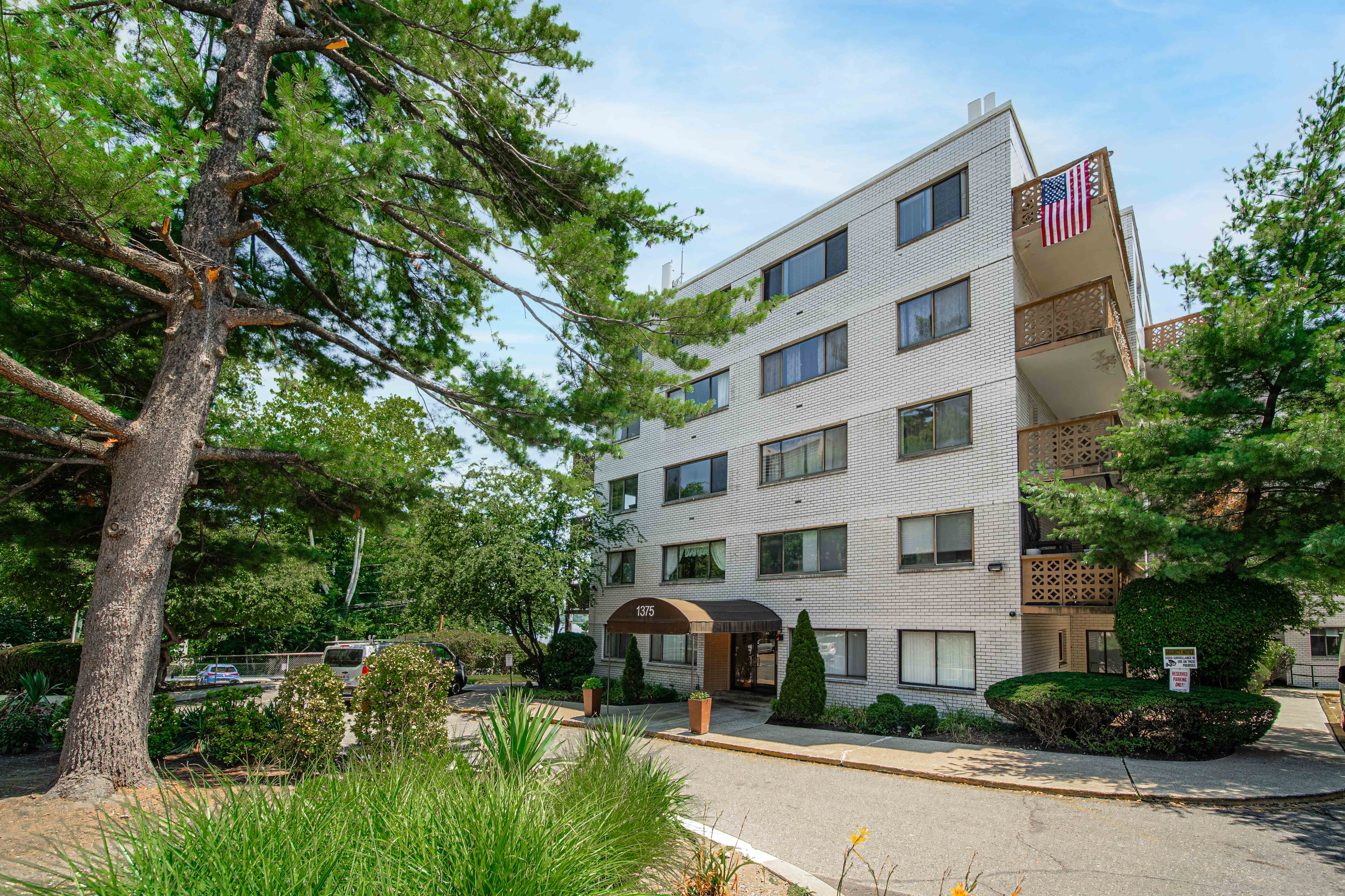 1375 River Road #2B