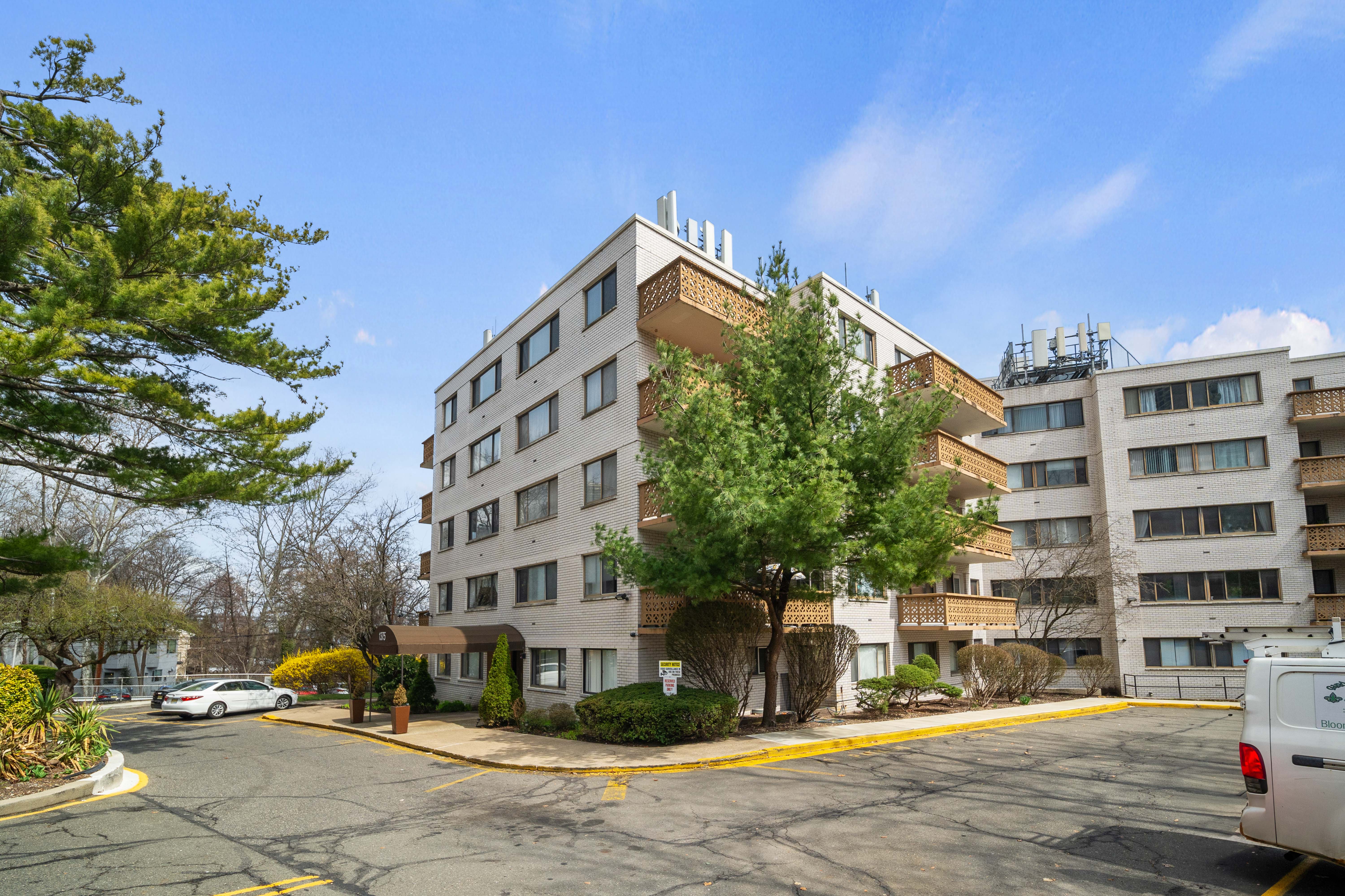 1375 River Road #2B