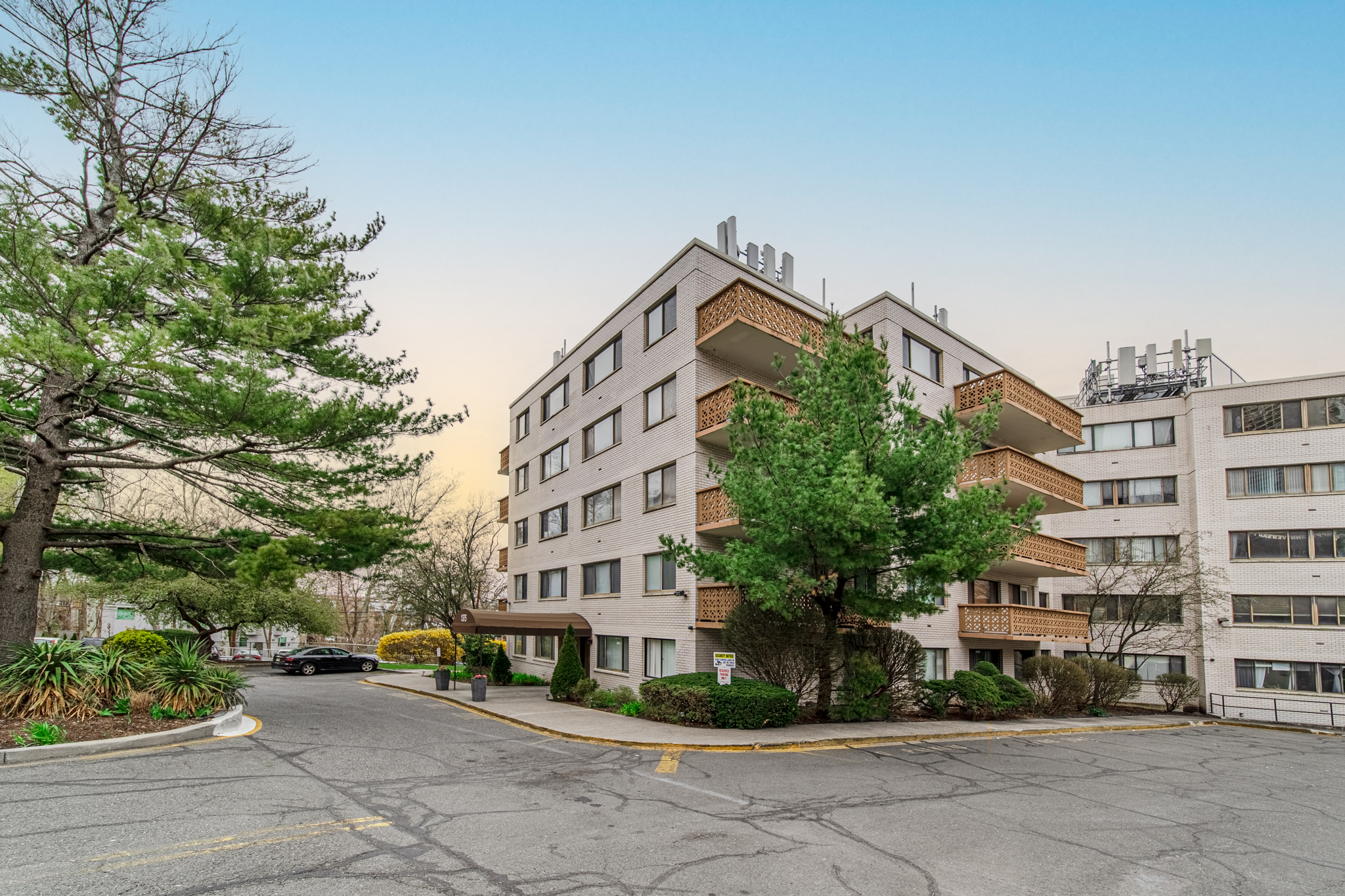 1375 River Road #2B