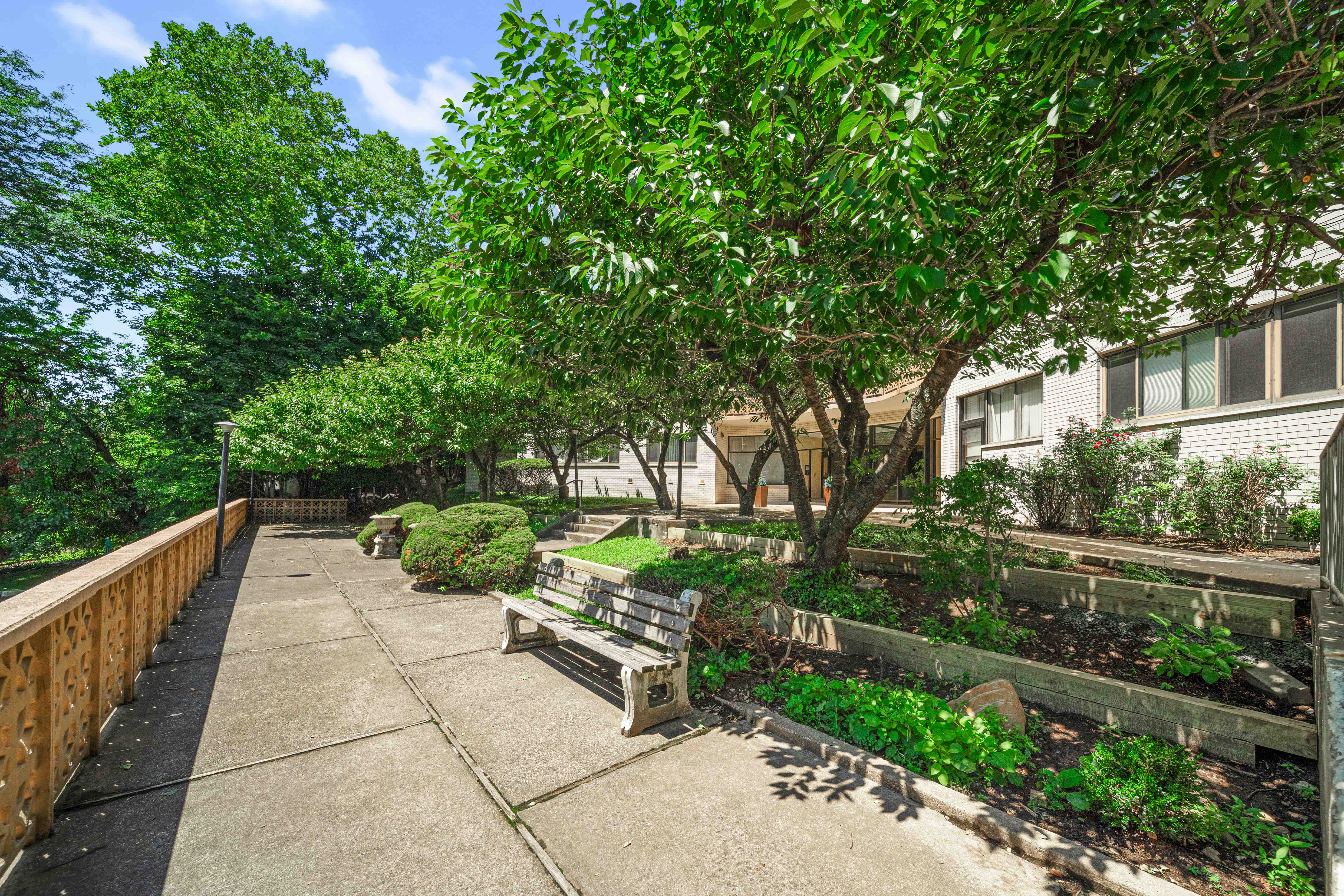 1375 River Road #2B