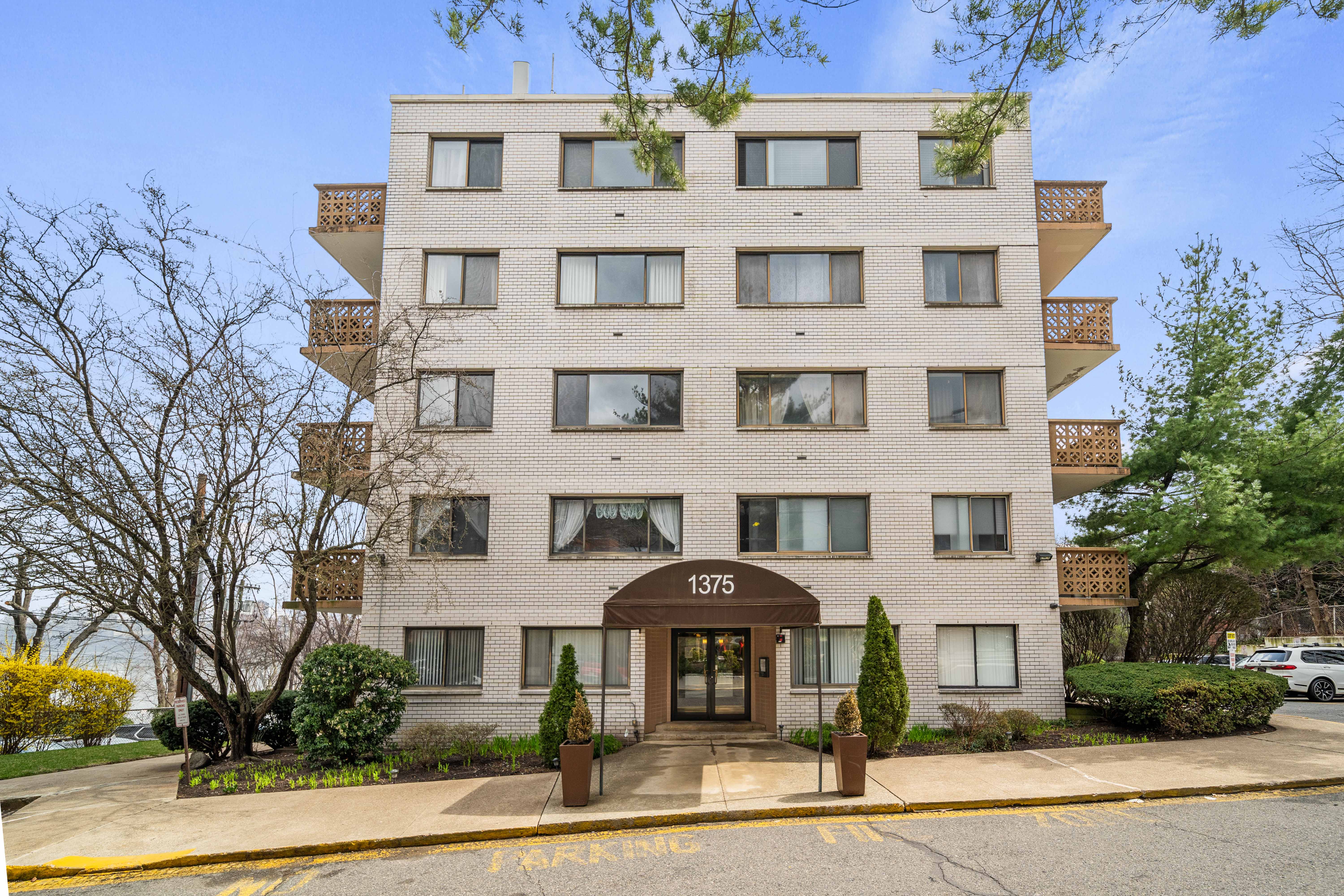 1375 River Road #2B