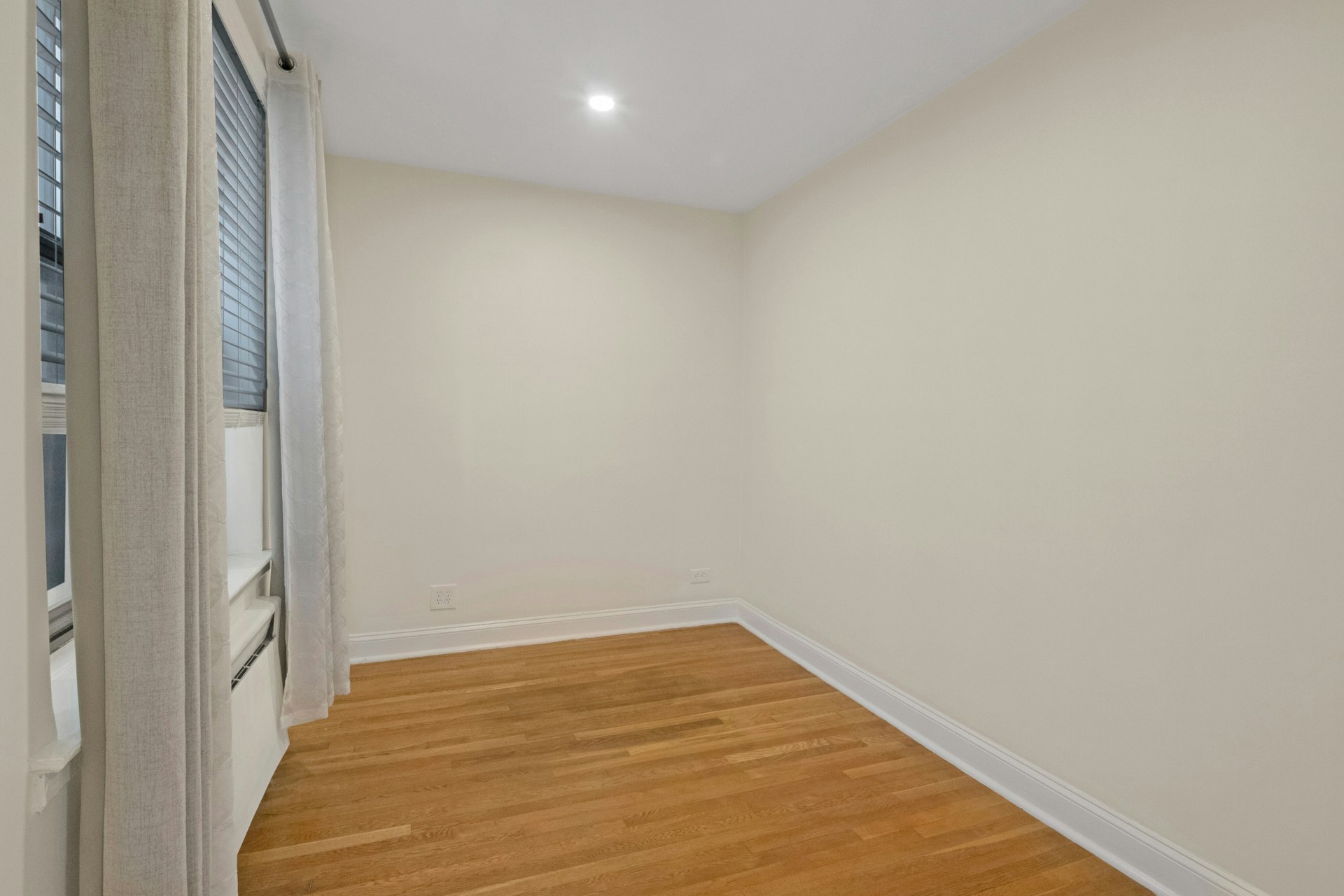 445 West 240th Street, #4C 