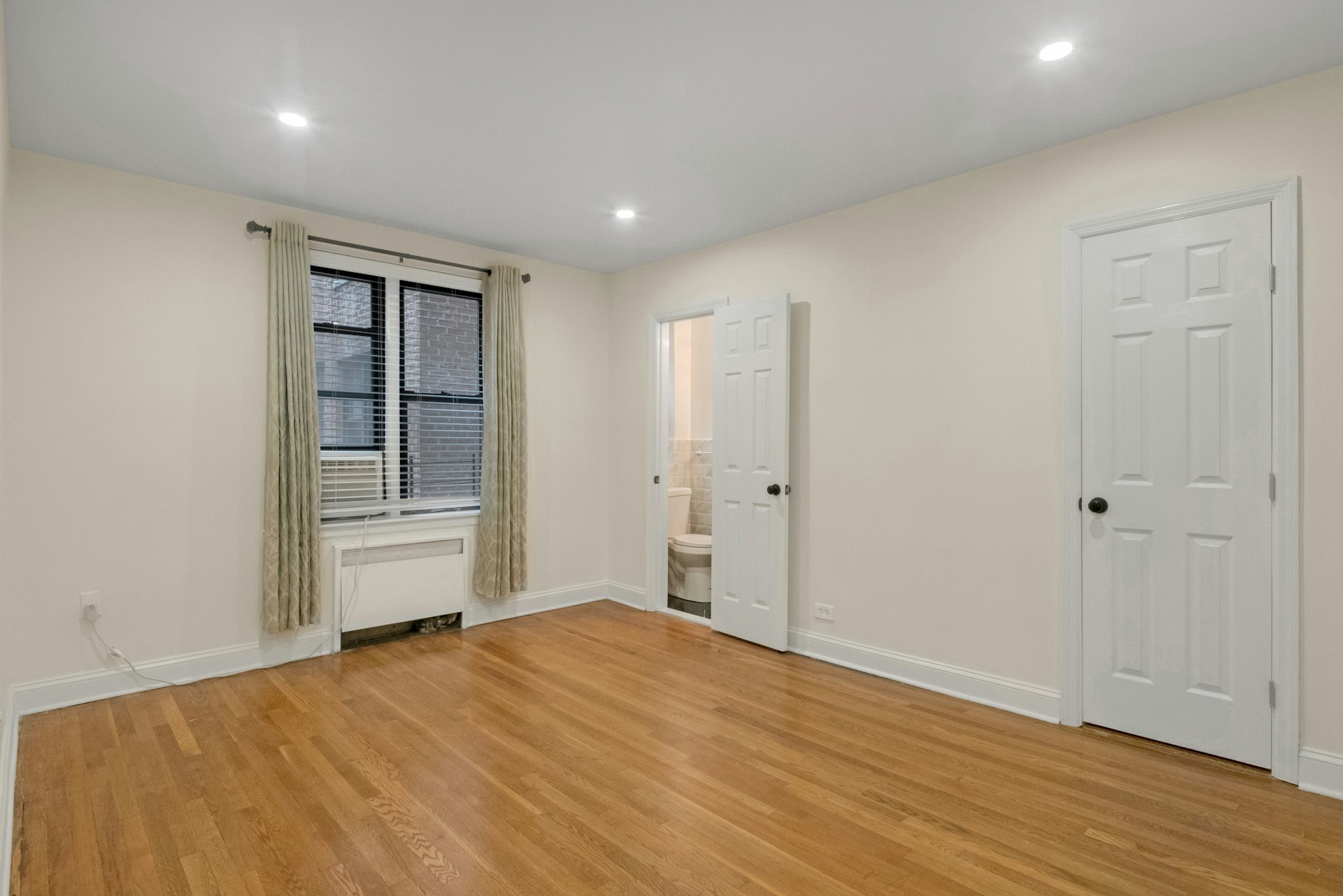 445 West 240th Street, #4C 