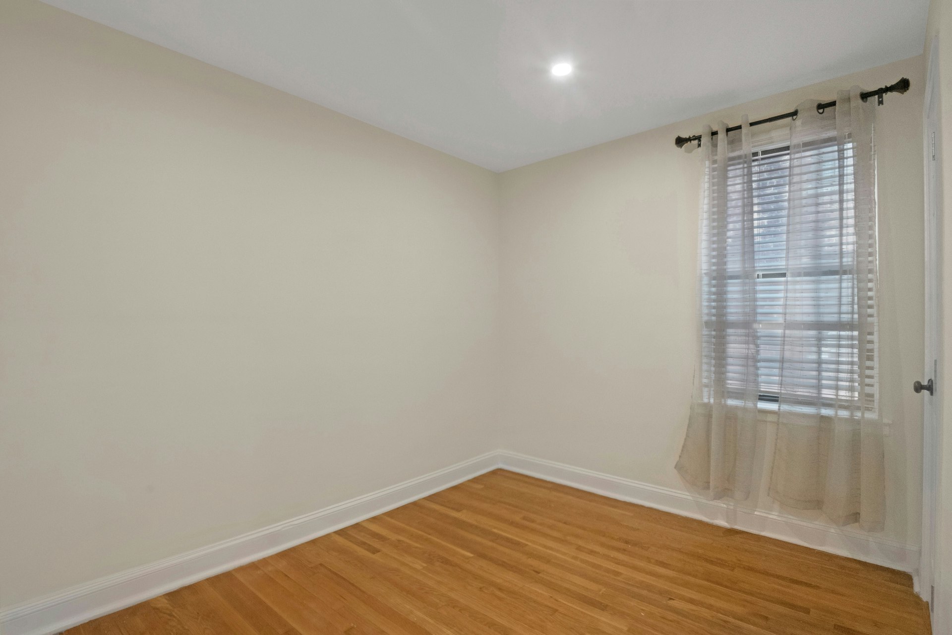 445 West 240th Street, #4C 