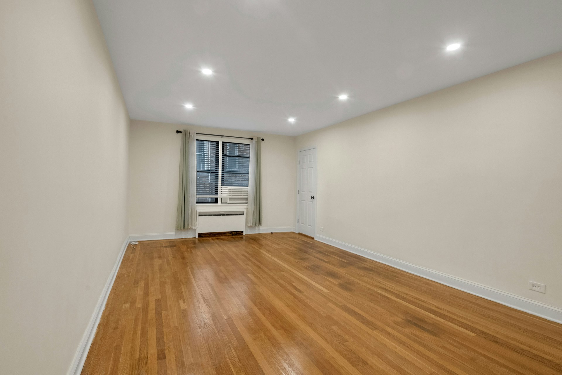 445 West 240th Street, #4C 