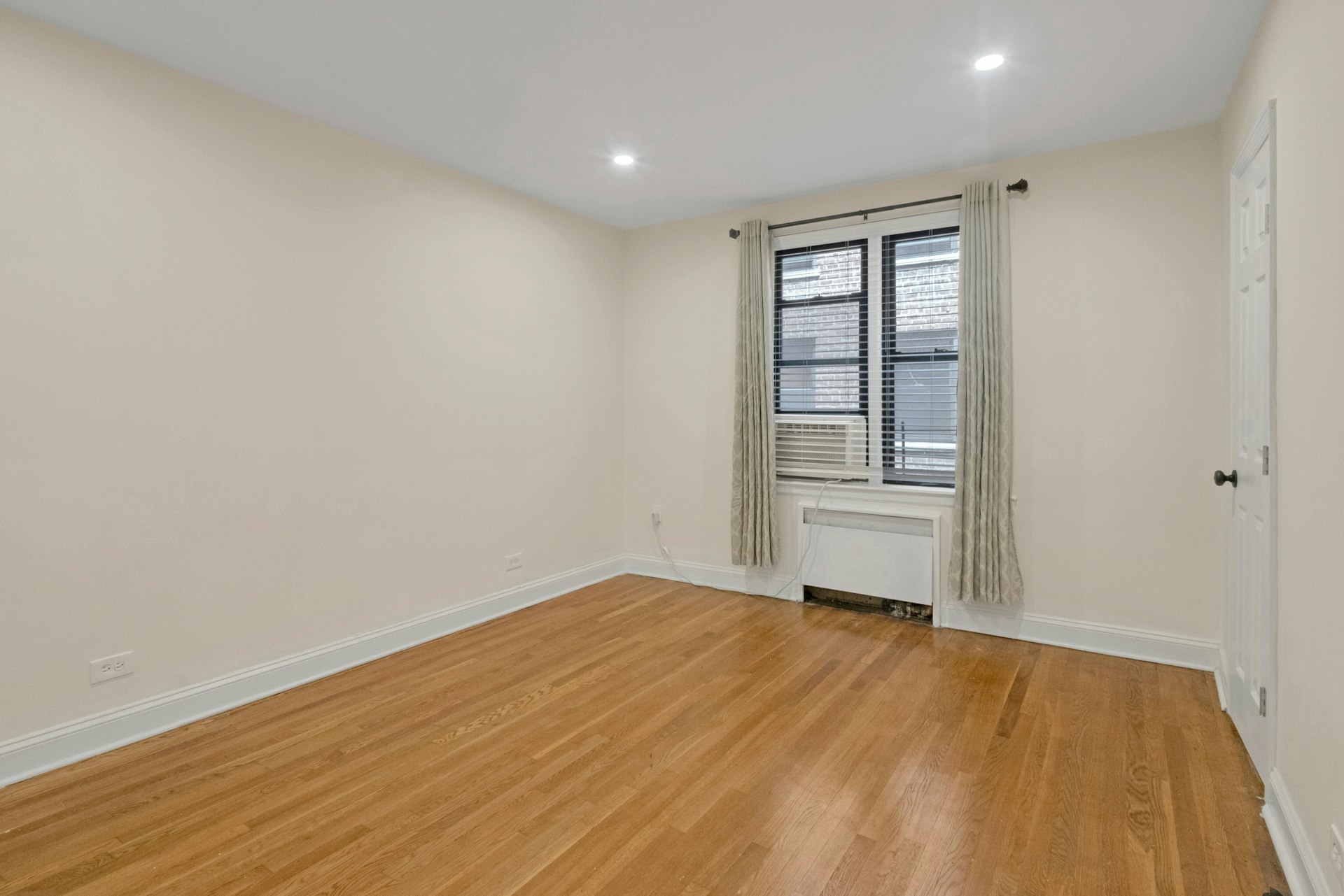 445 West 240th Street, #4C 