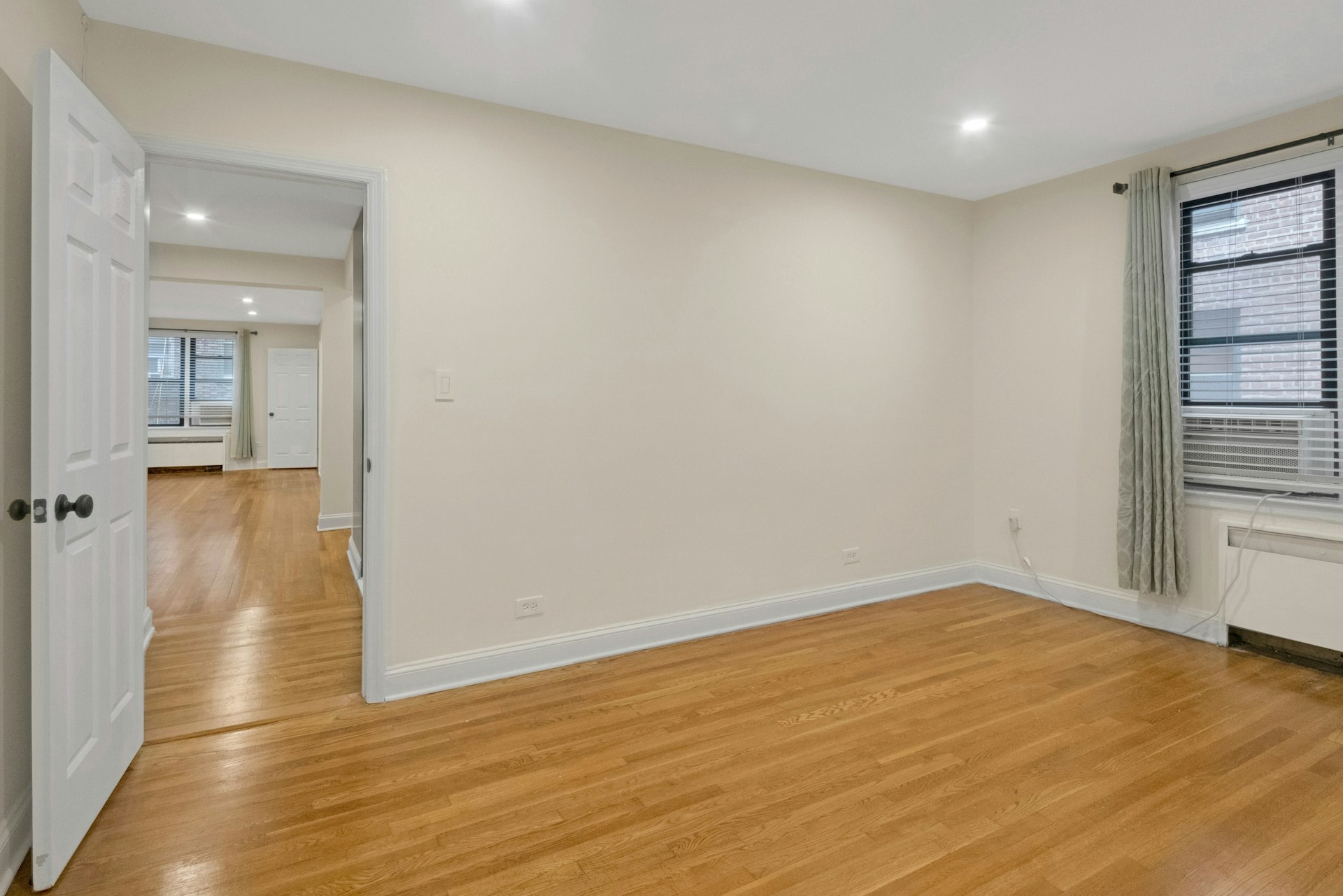 445 West 240th Street, #4C 