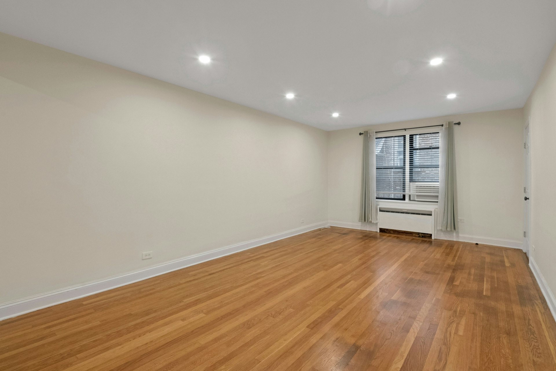 445 West 240th Street, #4C 