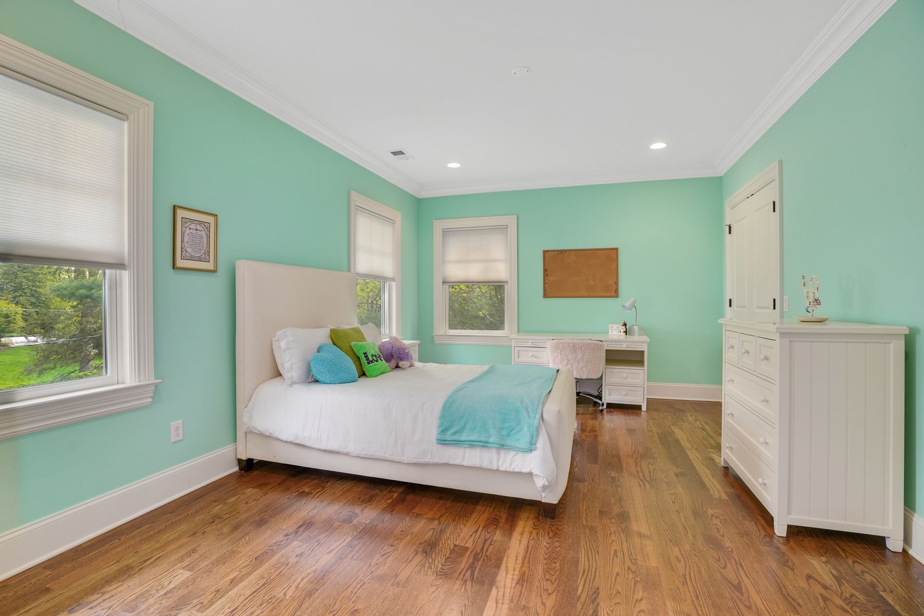 157 Bellevue Avenue 