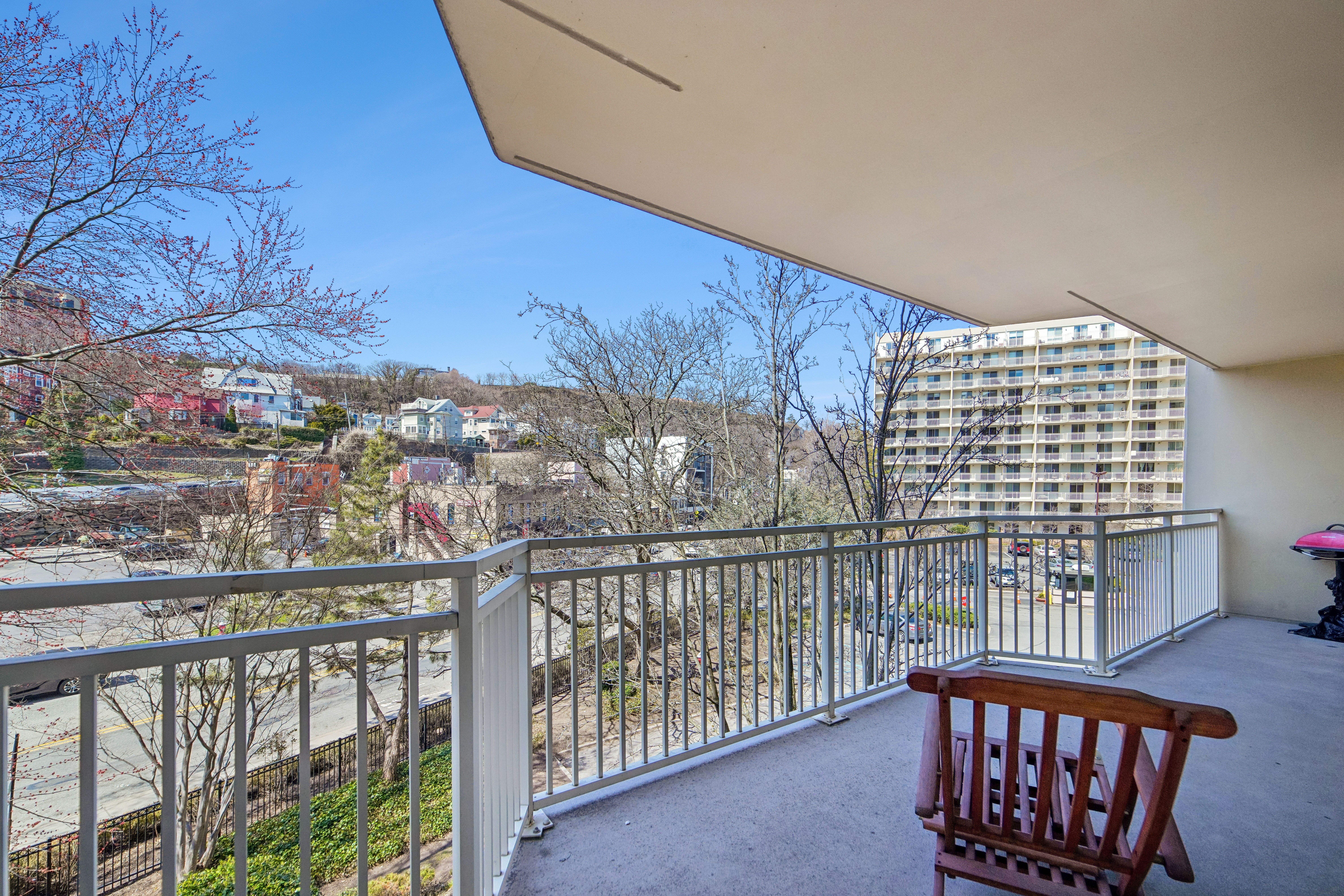 1055 River Road #302