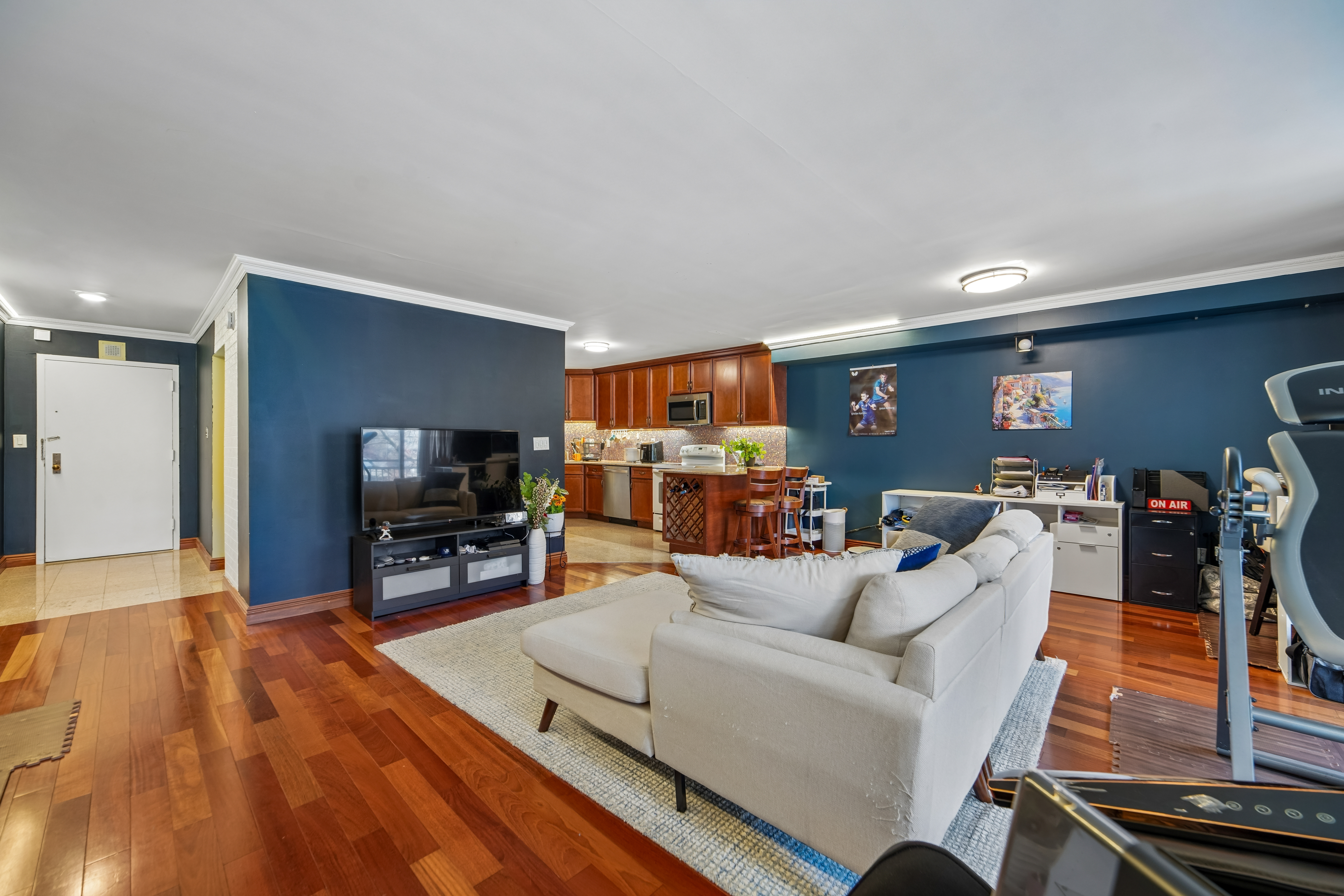 1055 River Road #302