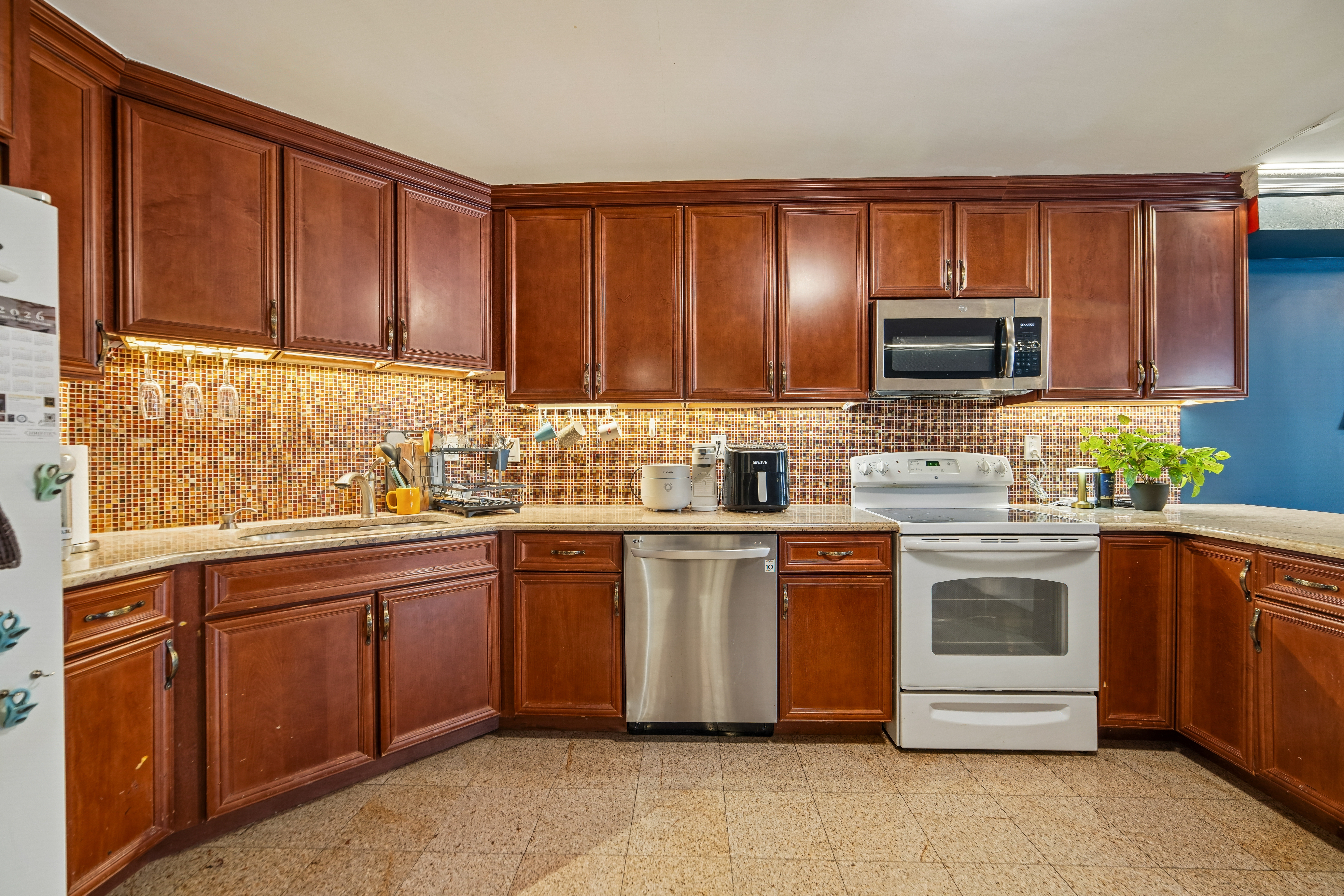 1055 River Road #302