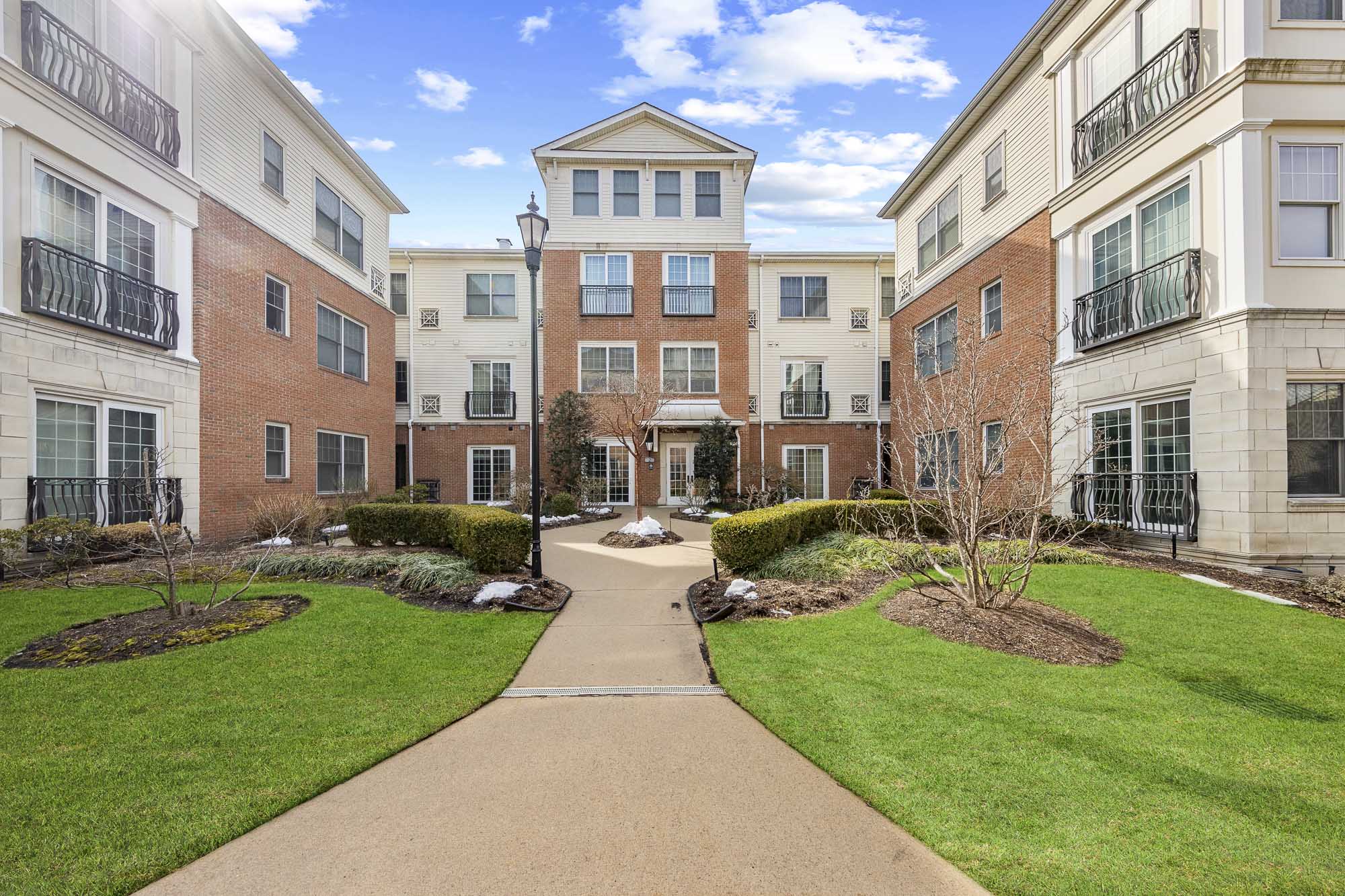 2116 The Plaza 