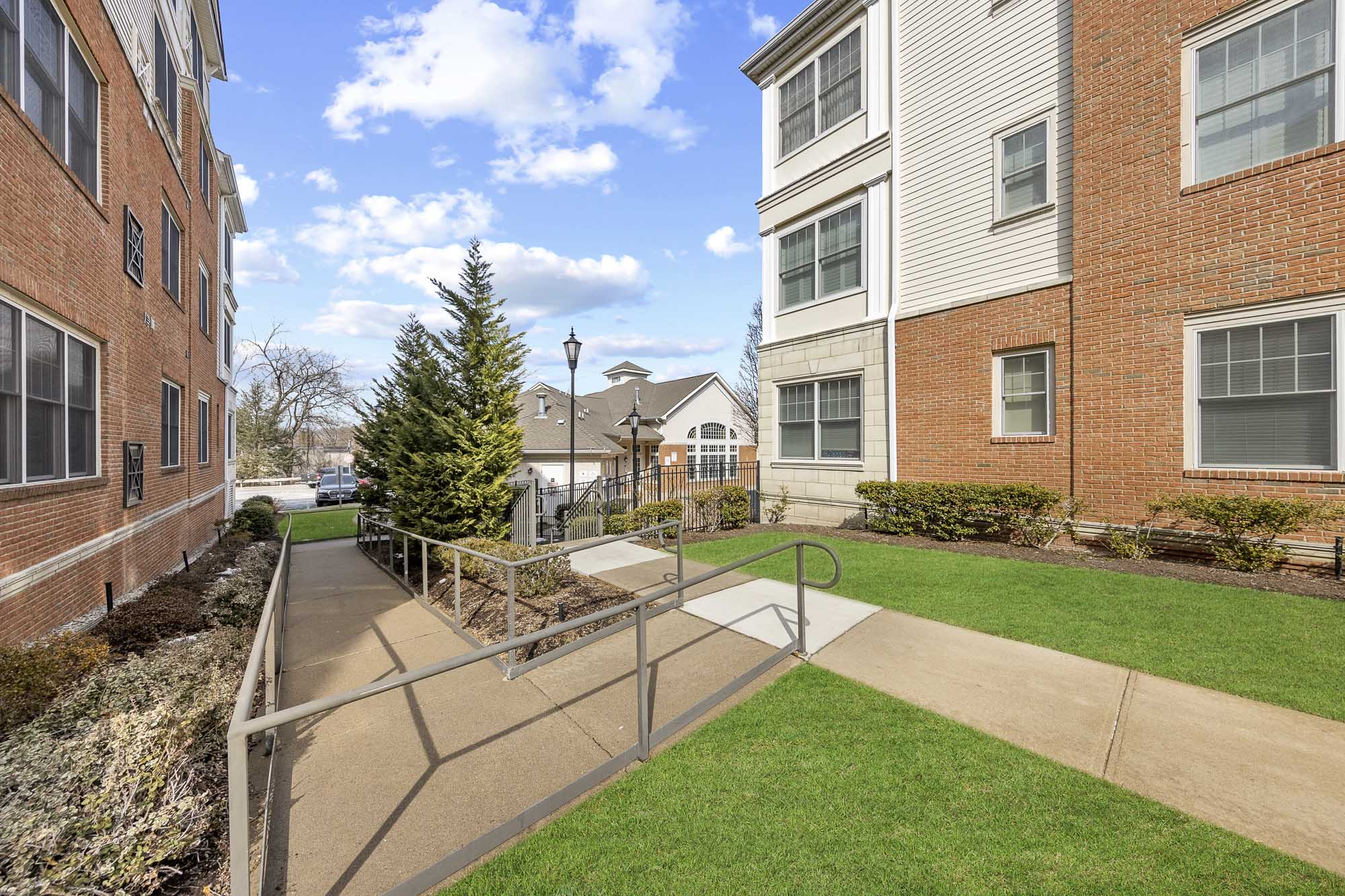 2116 The Plaza 