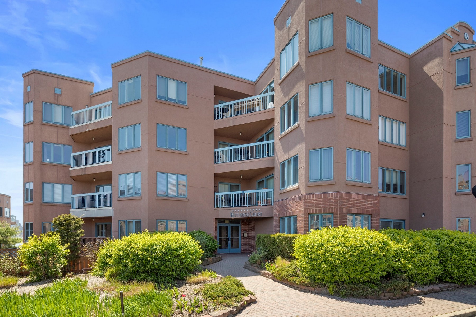 305 Rutledge Court 