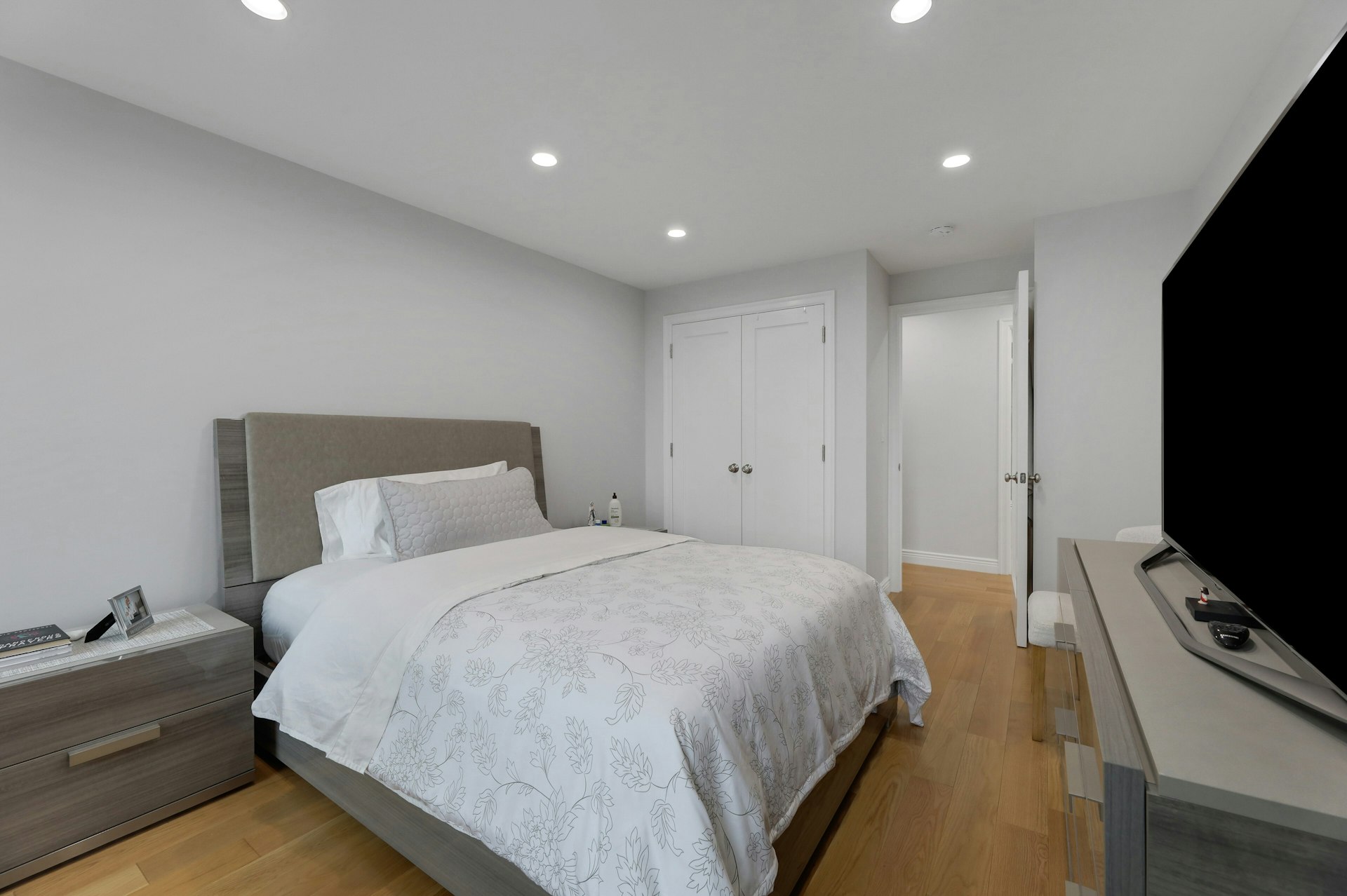 300 Winston Drive Apt 910