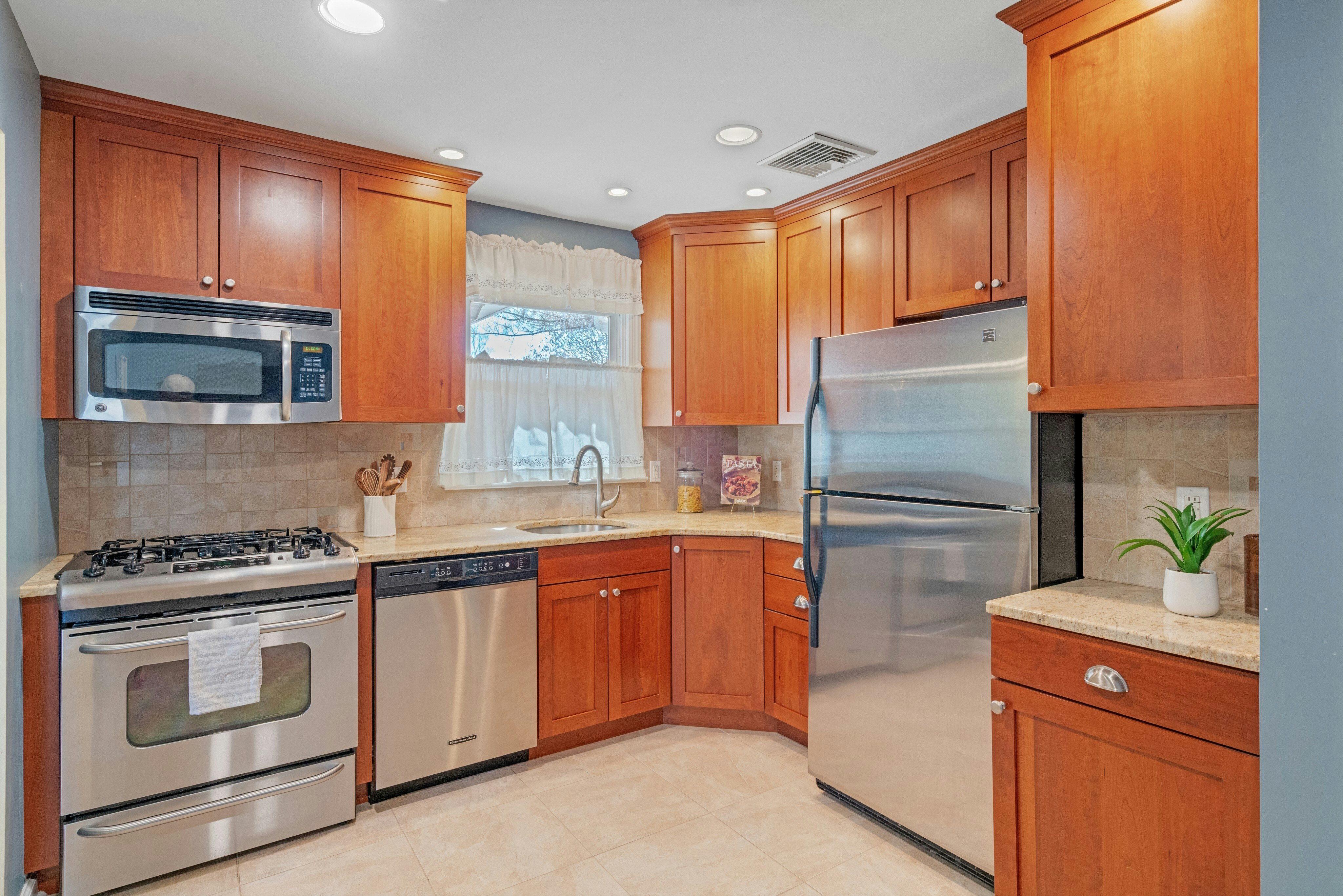 90 Arnot Place 
