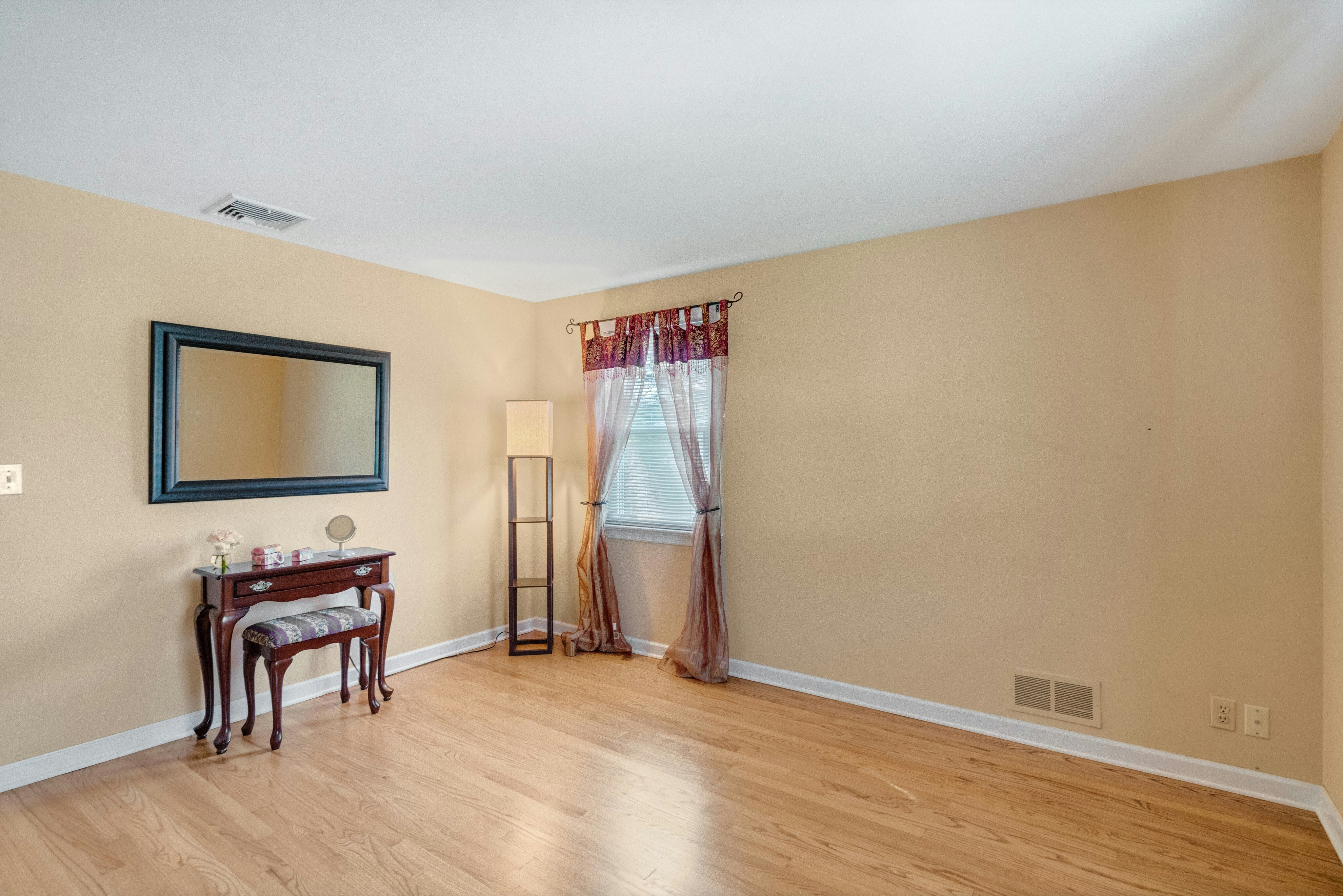 90 Arnot Place 