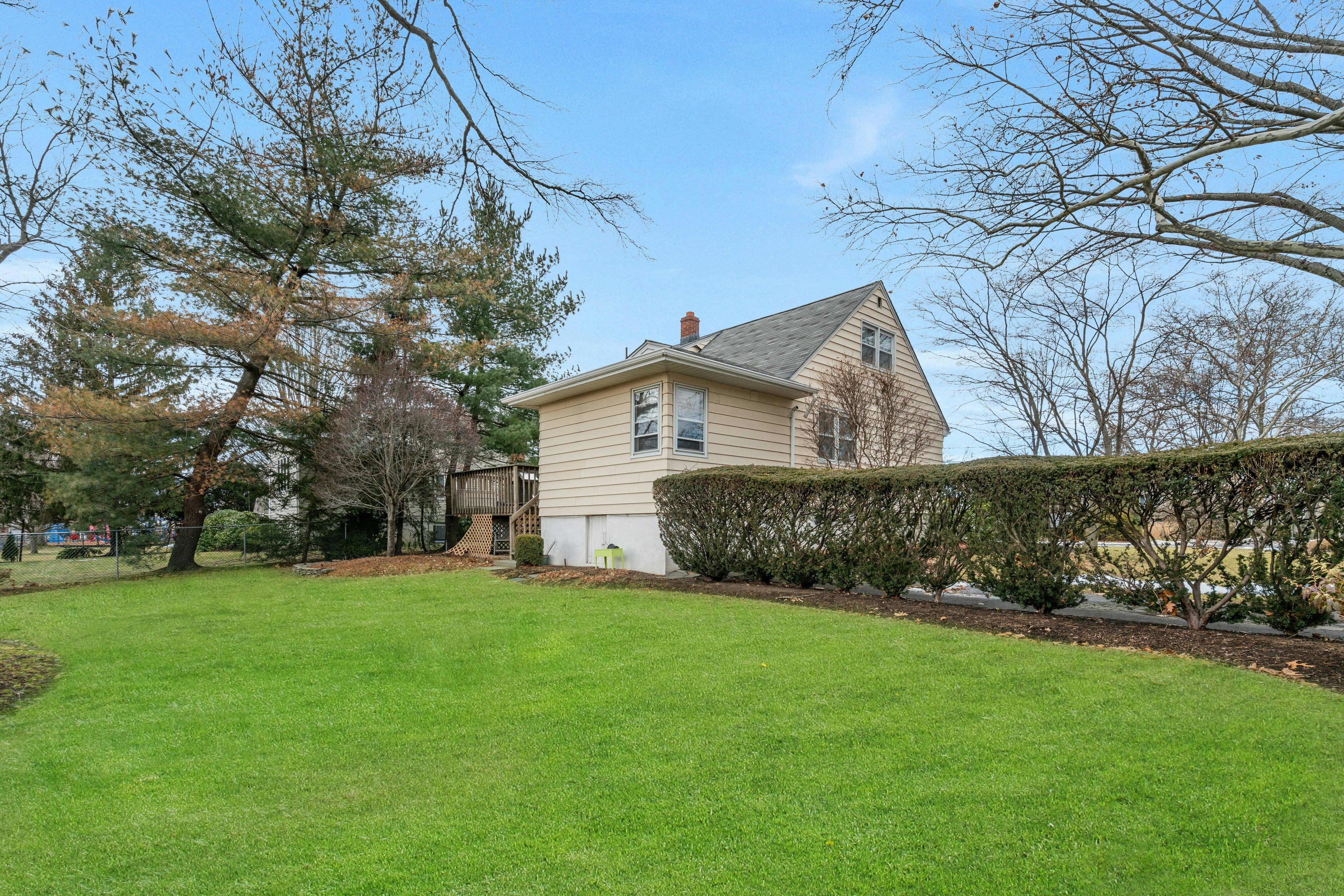 90 Arnot Place 