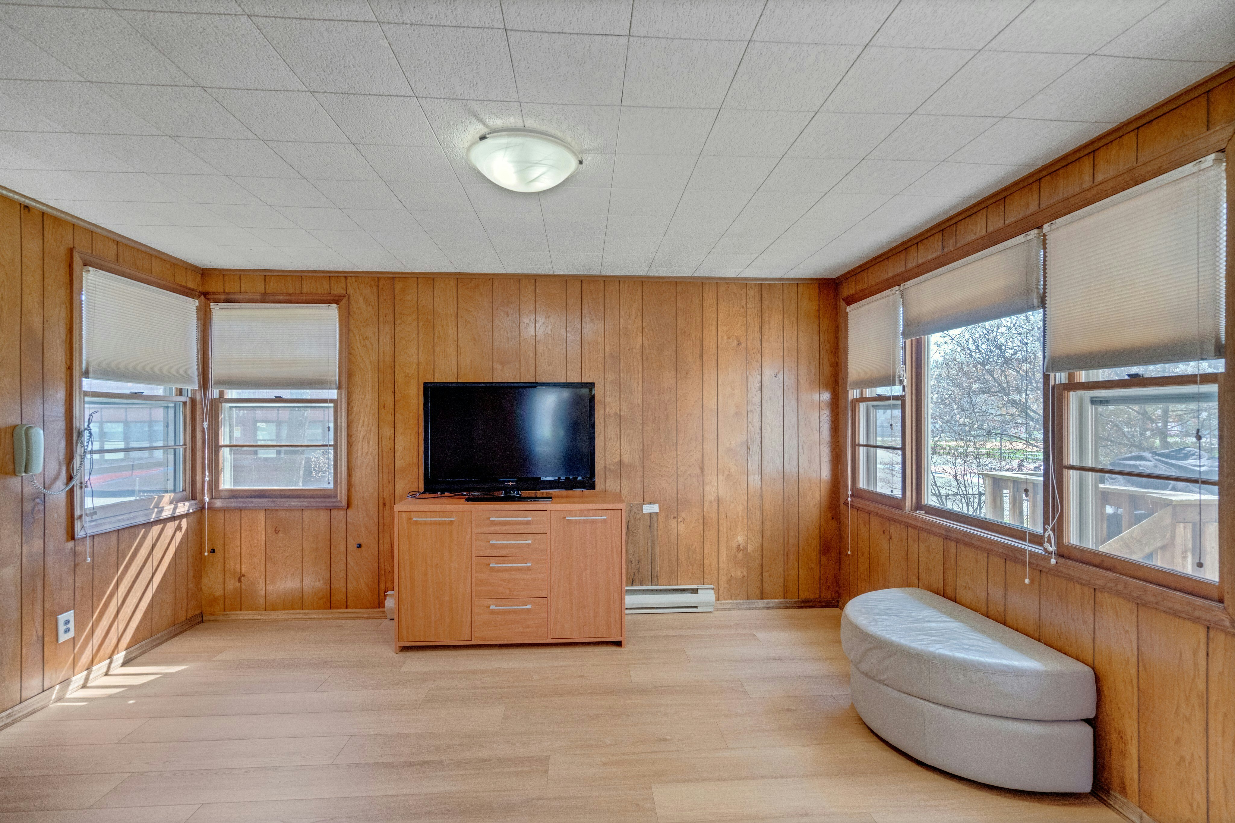 90 Arnot Place 