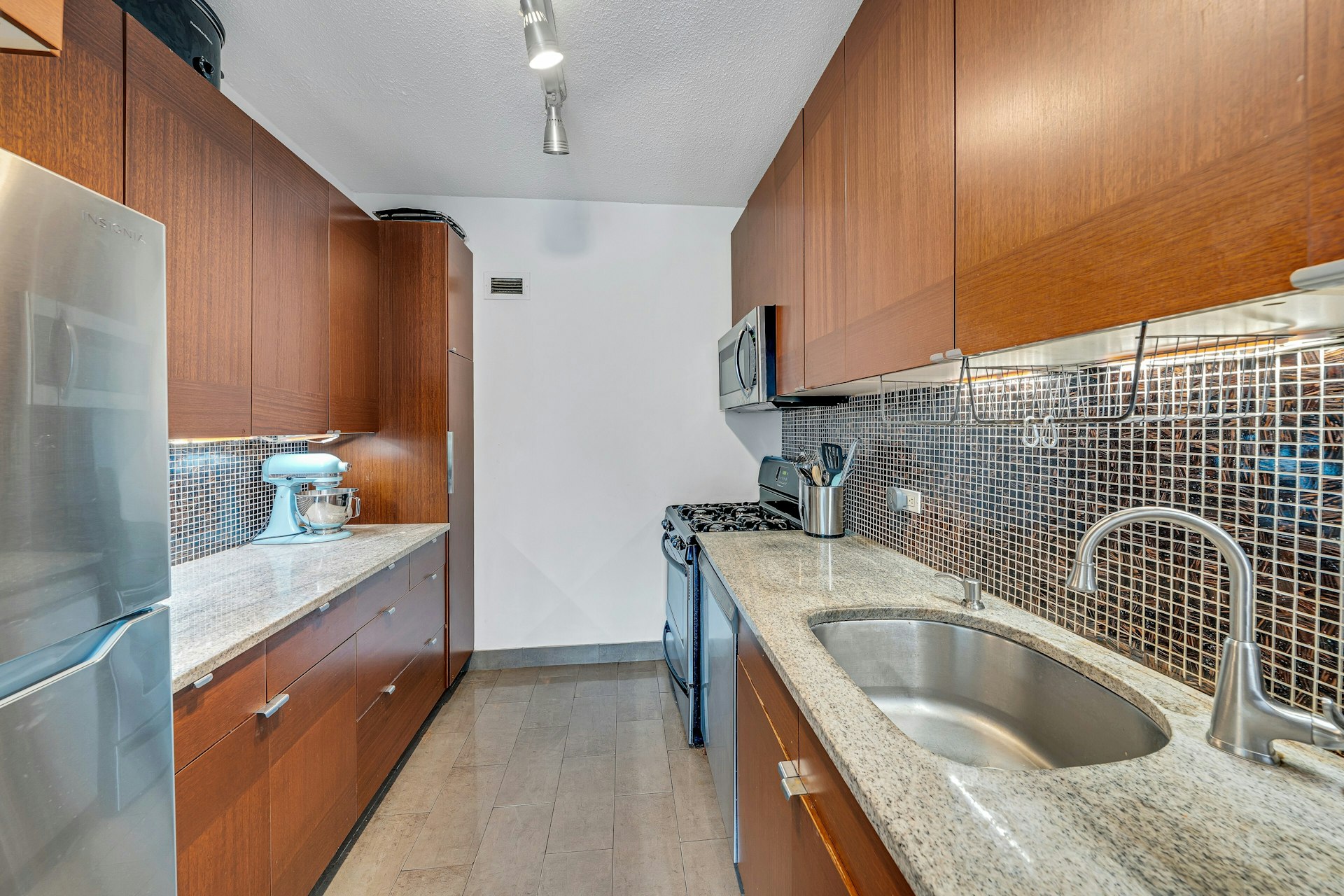 7002 JFK Boulevard East #16H 