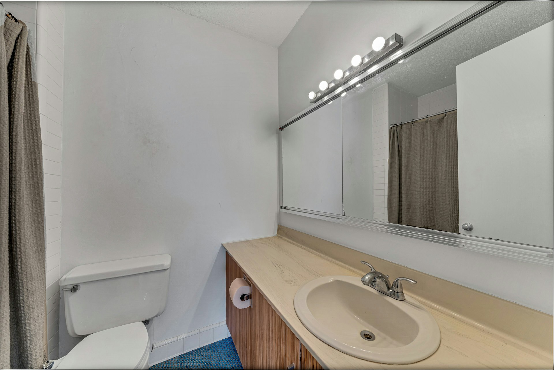 7002 JFK Boulevard East #16H 