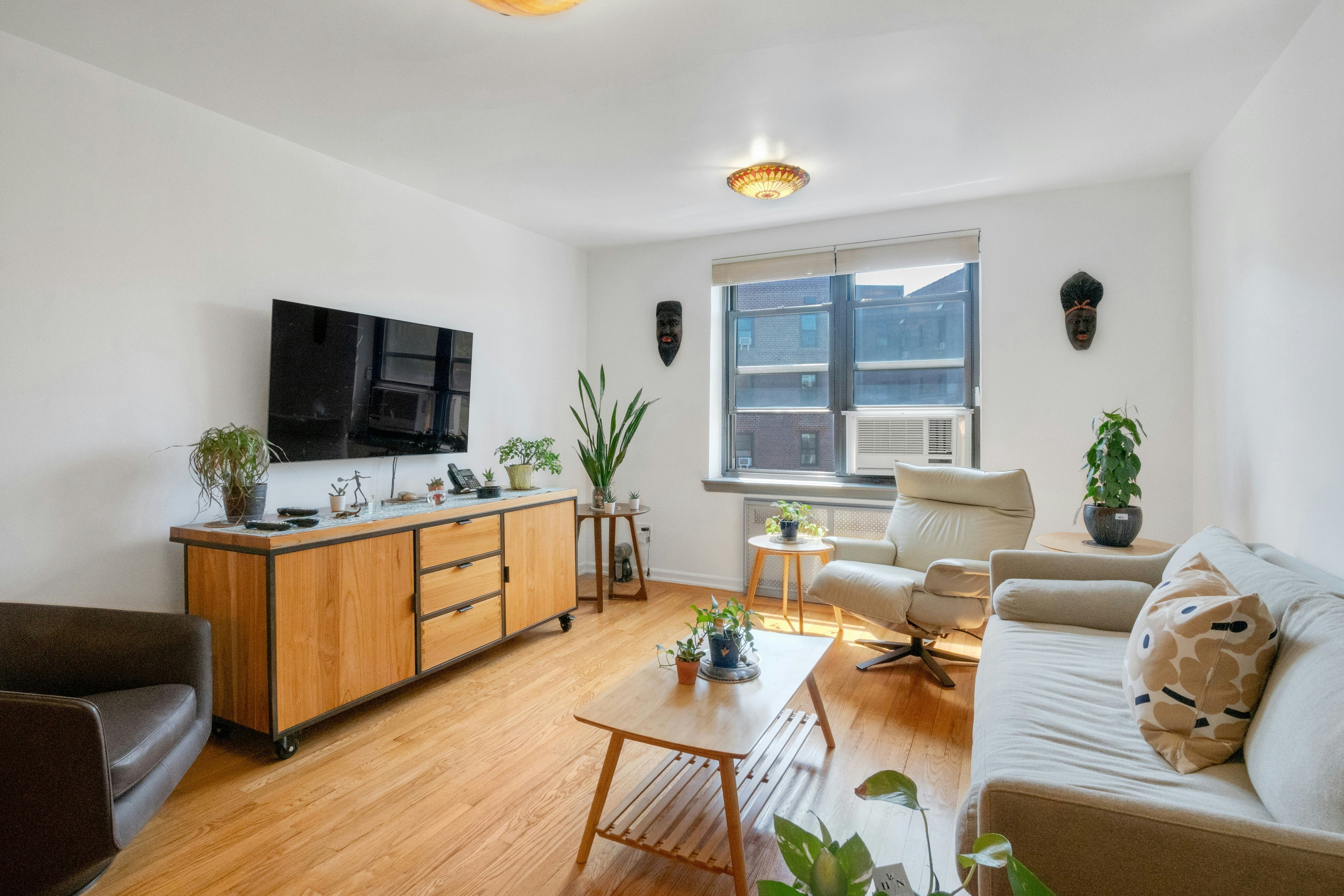 445 West 240th St, #6A 