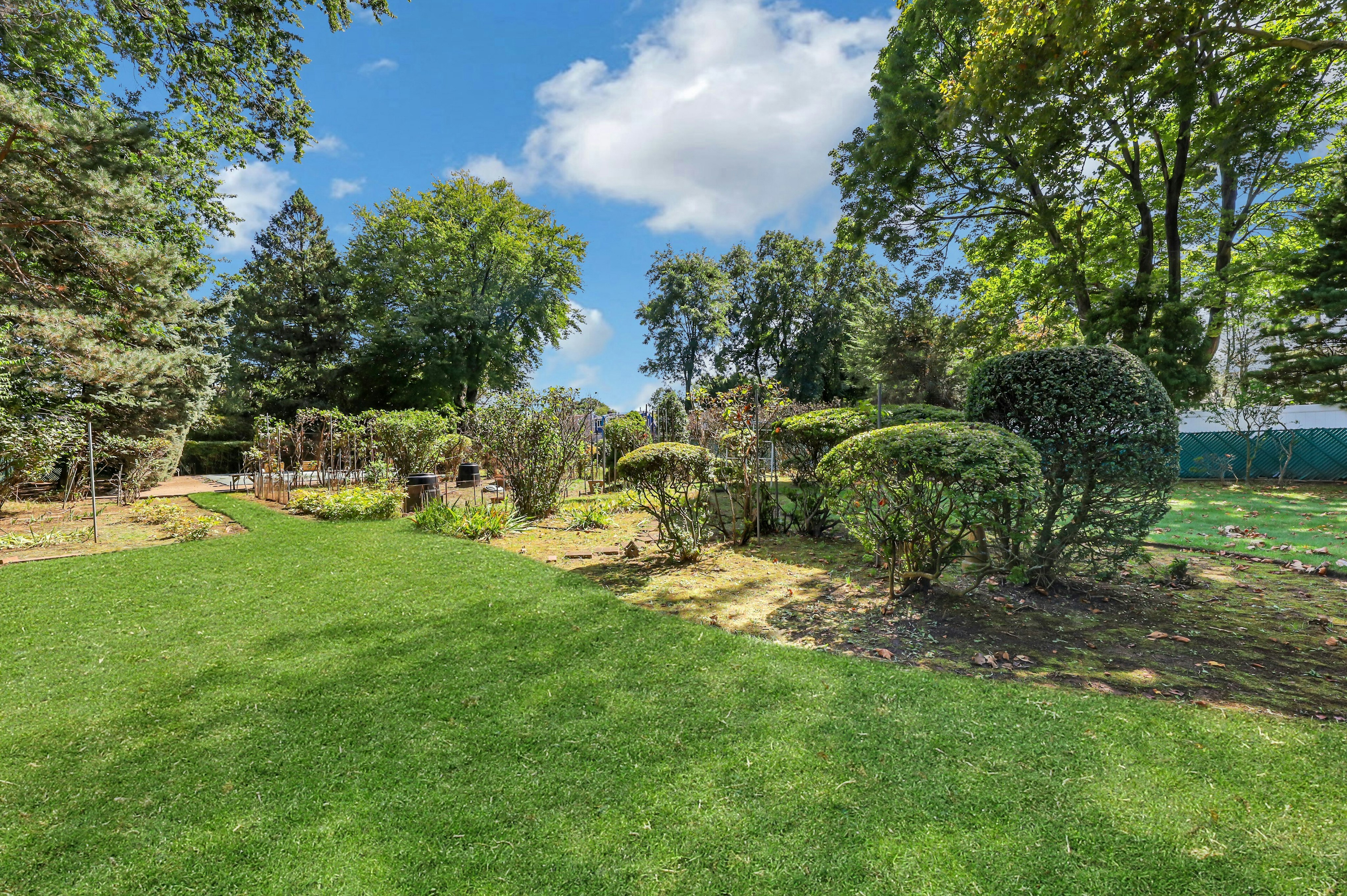 979 River Road 