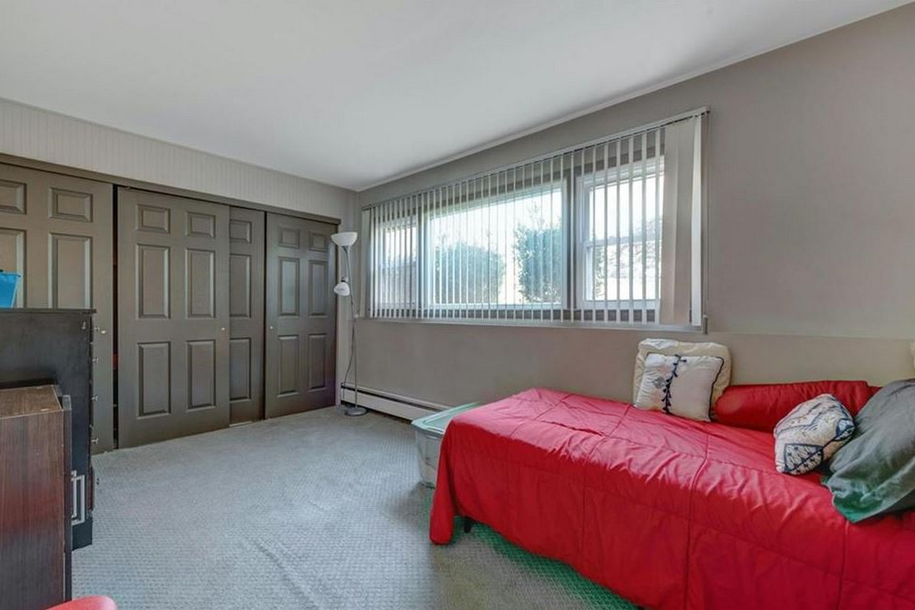 7 N Amundsen Lane