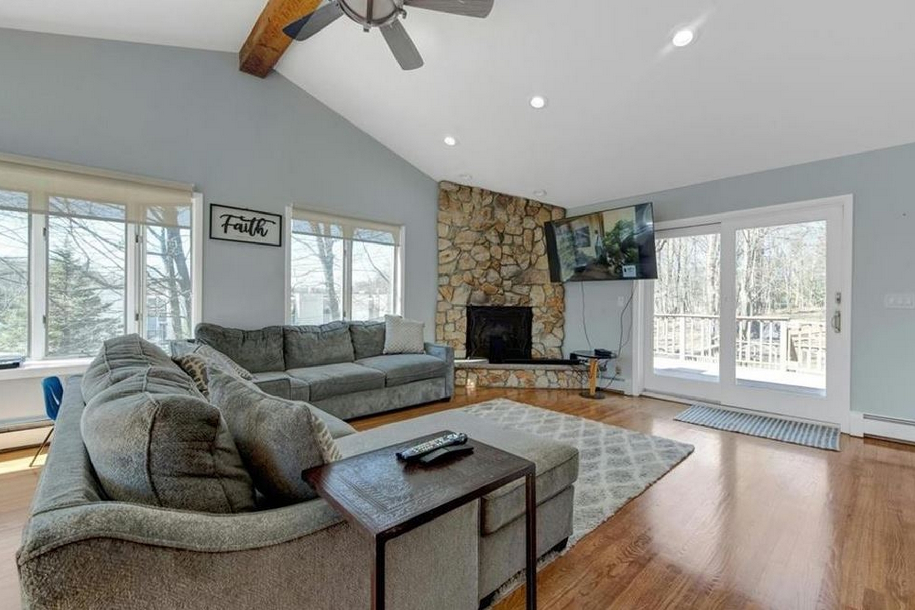 7 N Amundsen Lane