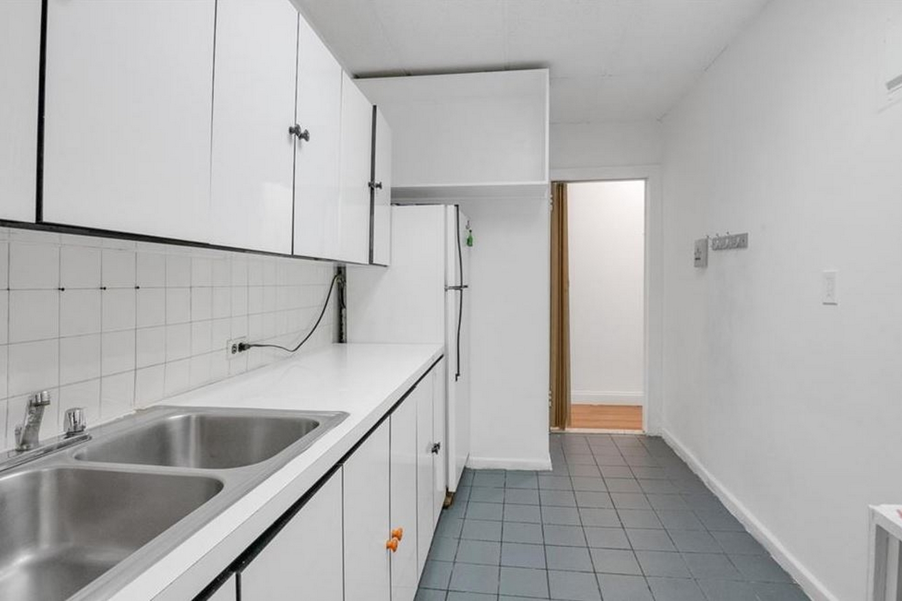 3281 Hull Avenue Unit# 9