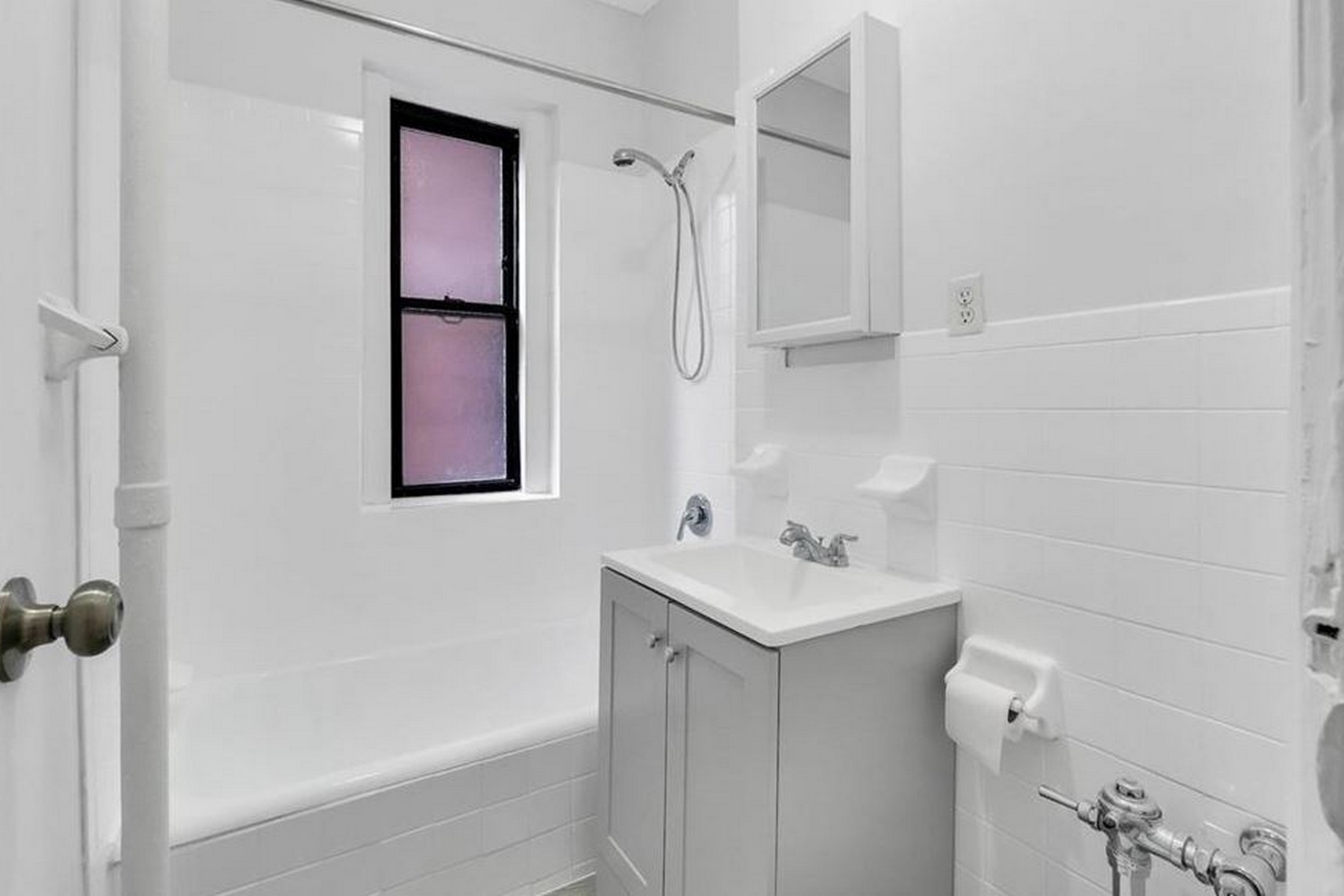 335 E 209th Street Unit# 4