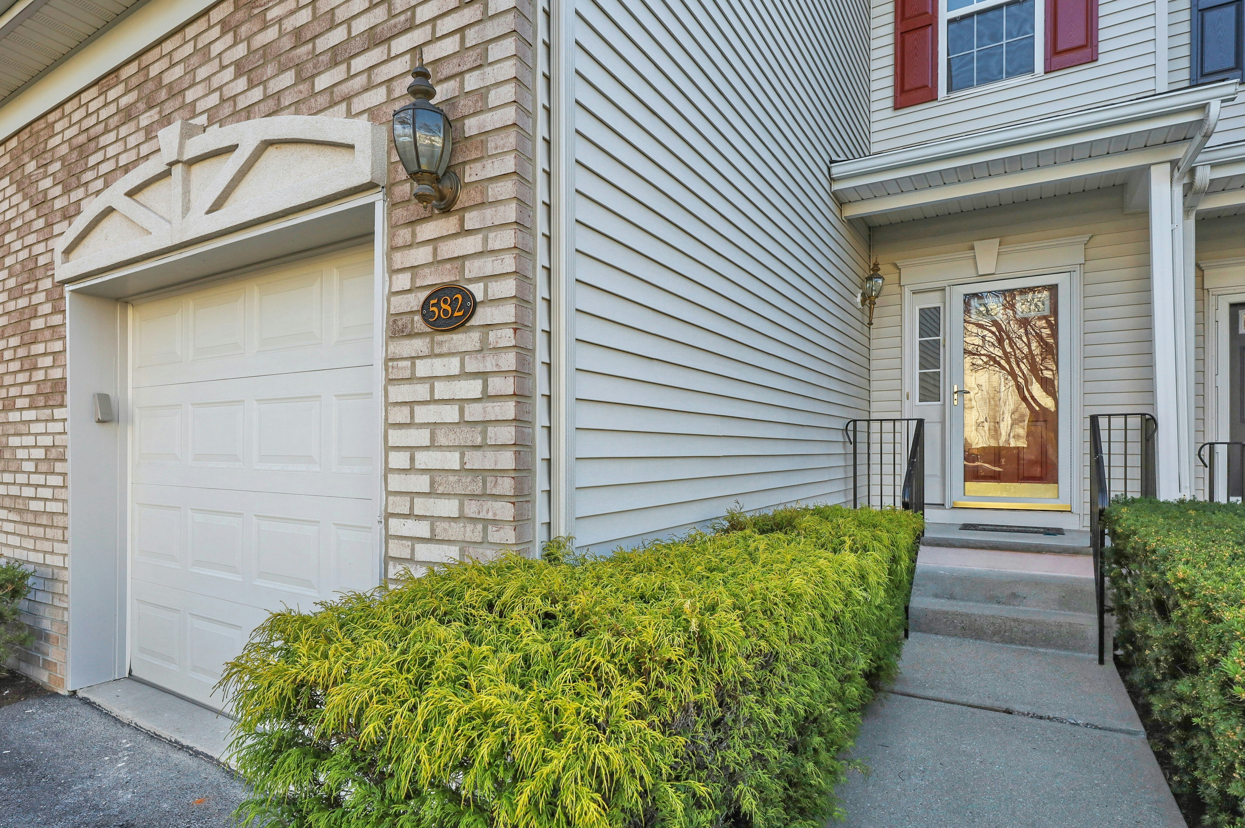 582 Brittany Circle 